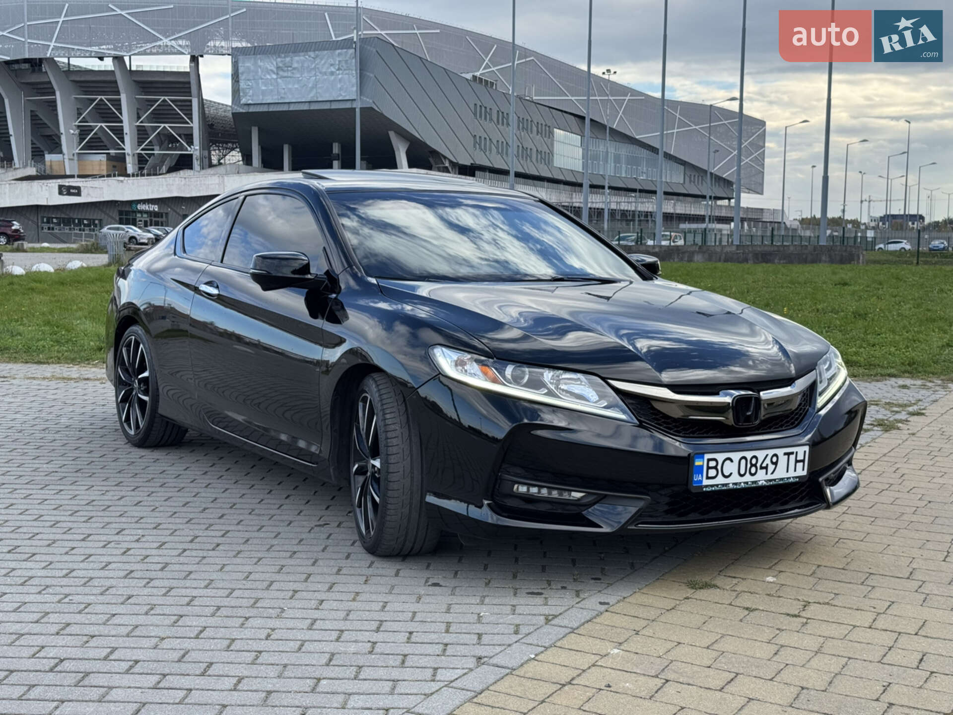 Honda Accord 2017 VIN 1HGCT1B88HA008786 фото оголошення 3 з 22