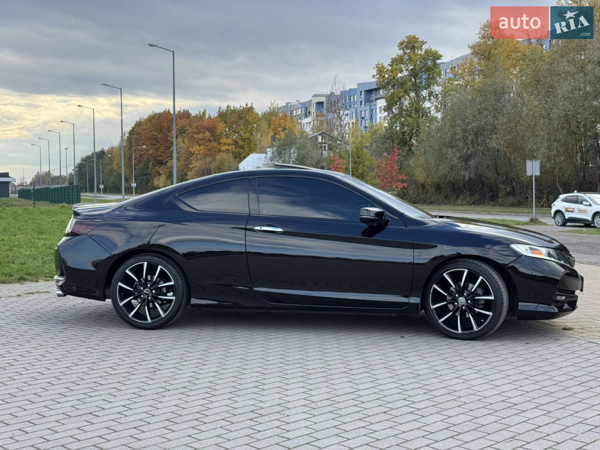 Honda Accord 2017 VIN 1HGCT1B88HA008786 фото оголошення 6 з 22