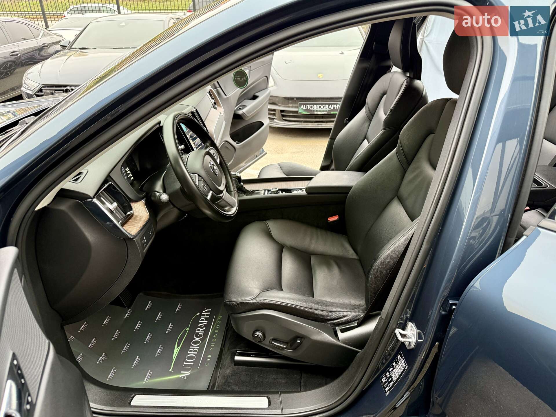 Volvo XC60 2017 VIN YV1UZA88CJ1015312 фото оголошення 28 з 48