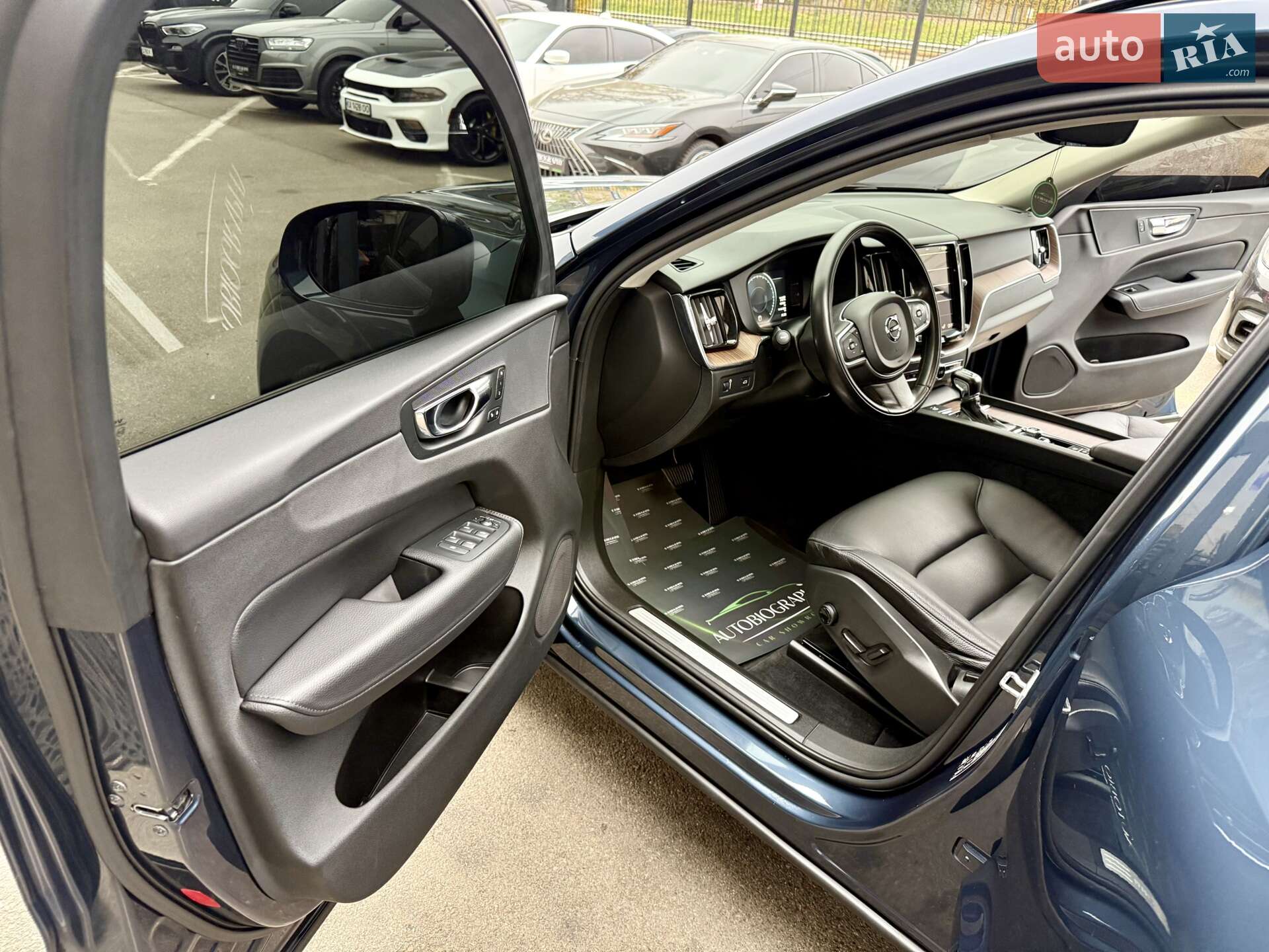 Volvo XC60 2017 VIN YV1UZA88CJ1015312 фото оголошення 27 з 48