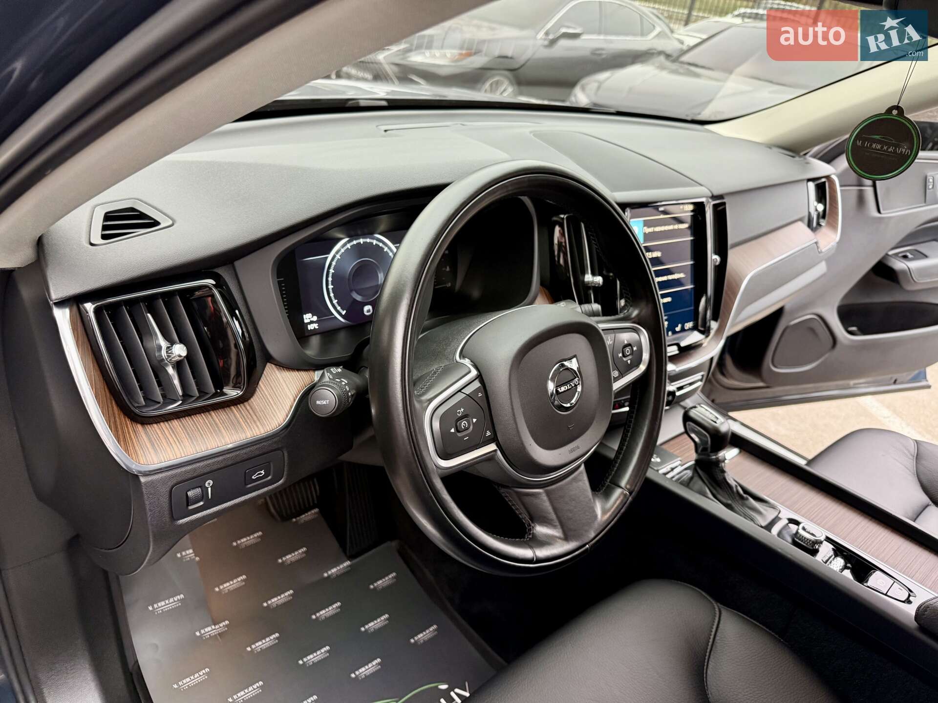 Volvo XC60 2017 VIN YV1UZA88CJ1015312 фото оголошення 33 з 48
