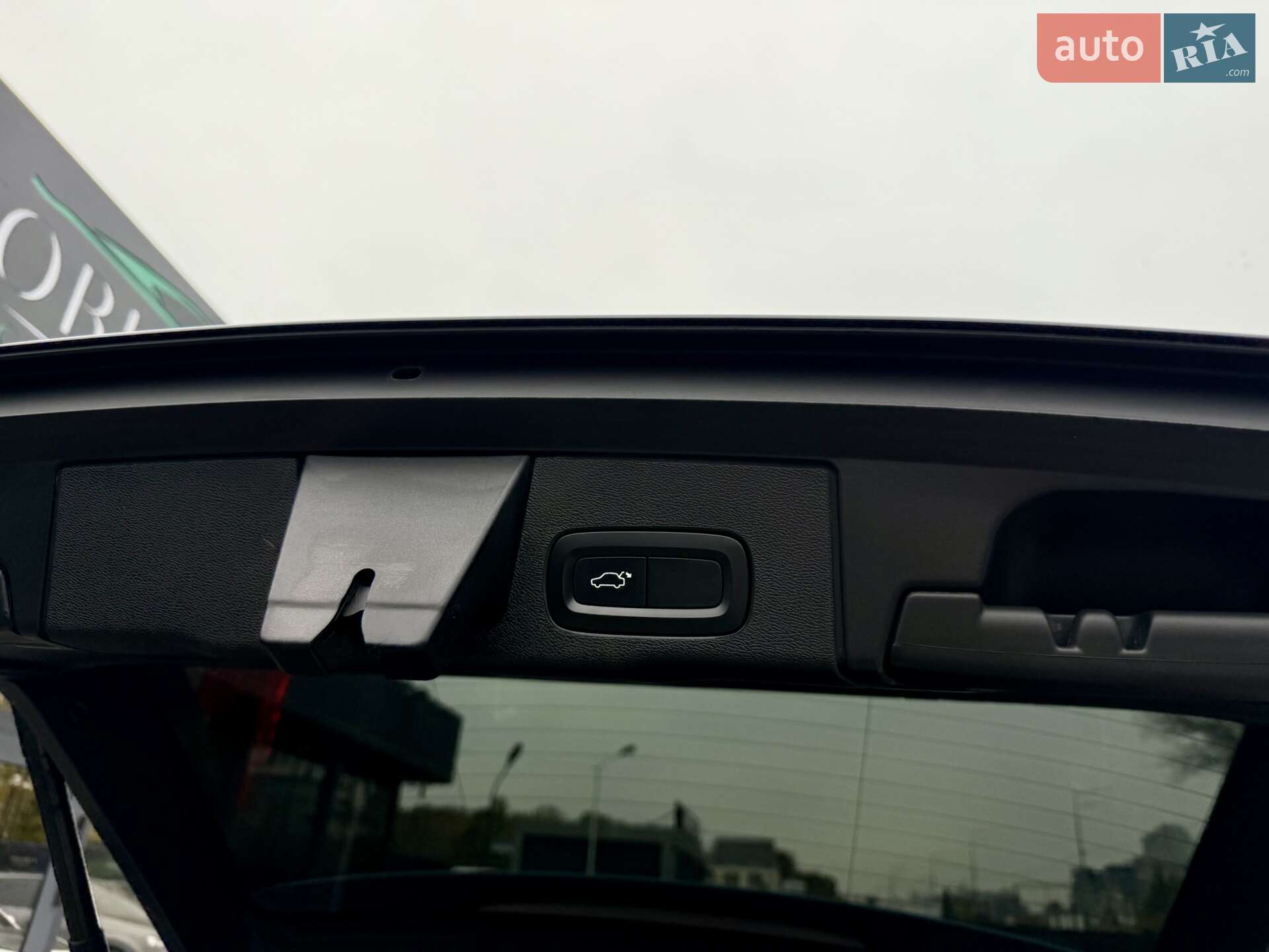 Volvo XC60 2017 VIN YV1UZA88CJ1015312 фото оголошення 47 з 48