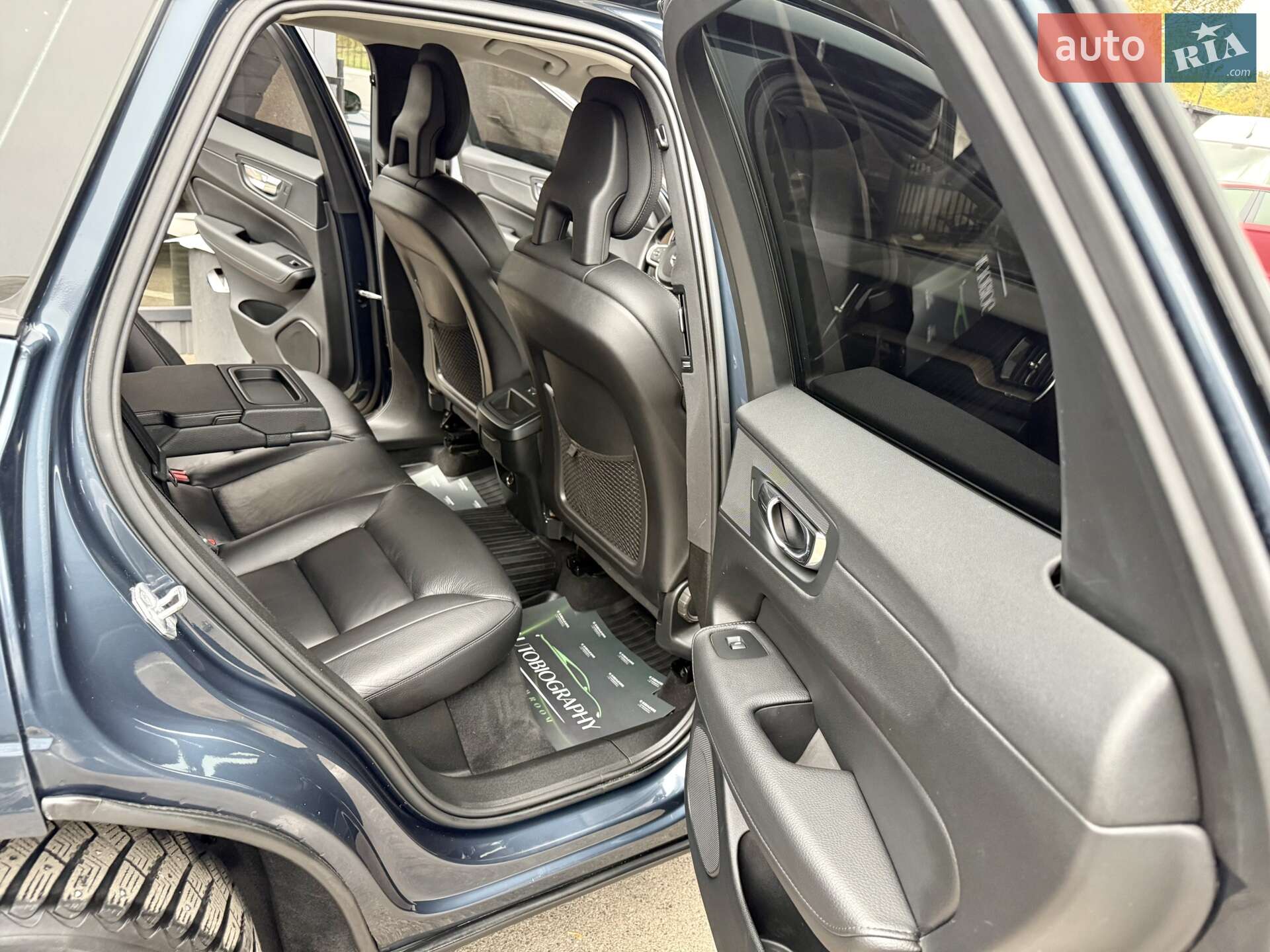 Volvo XC60 2017 VIN YV1UZA88CJ1015312 фото оголошення 40 з 48