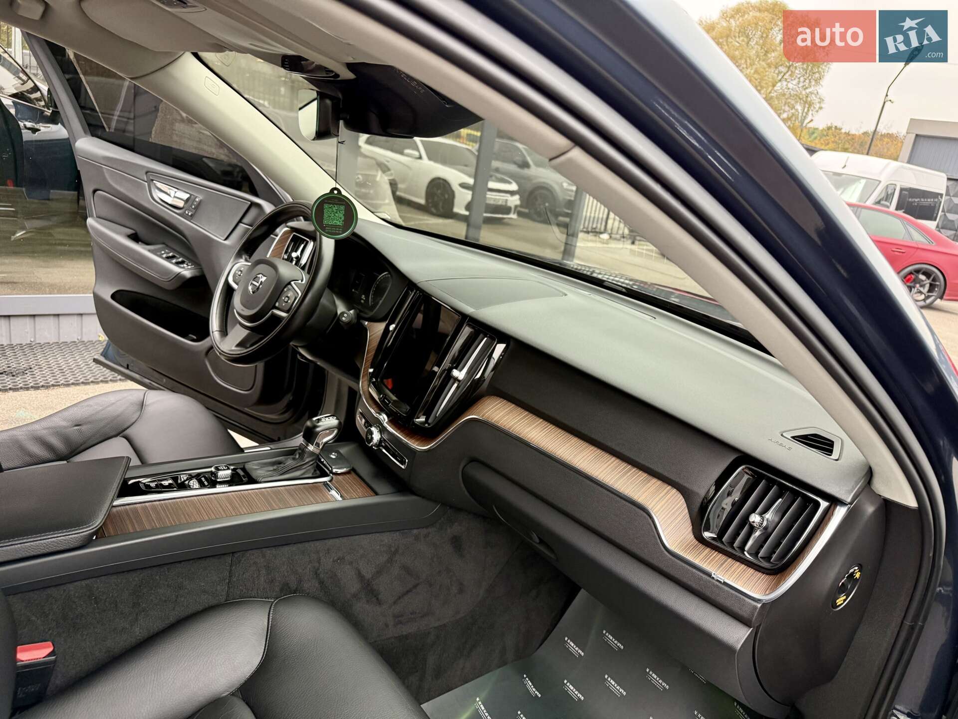 Volvo XC60 2017 VIN YV1UZA88CJ1015312 фото оголошення 44 з 48