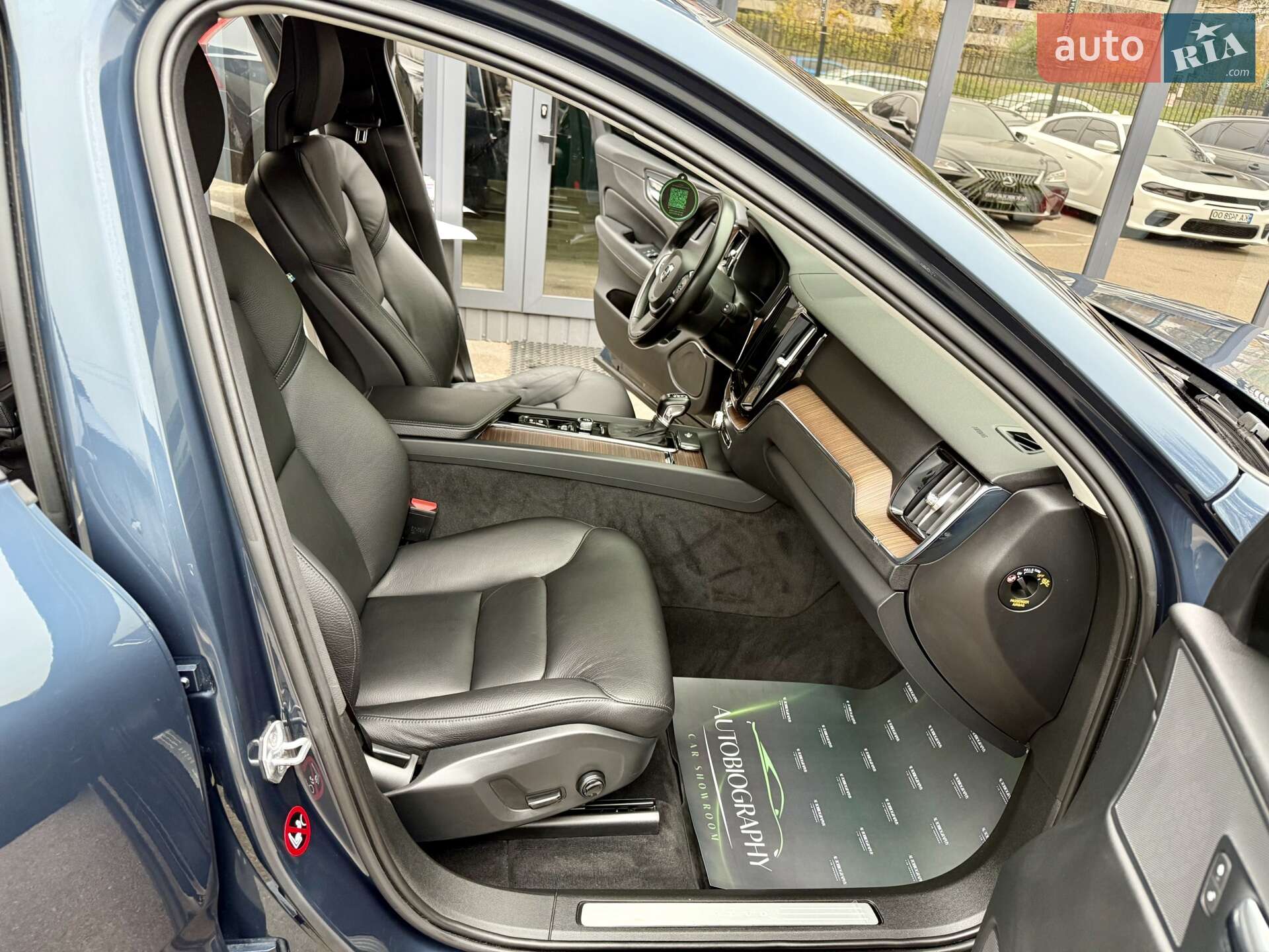 Volvo XC60 2017 VIN YV1UZA88CJ1015312 фото оголошення 42 з 48