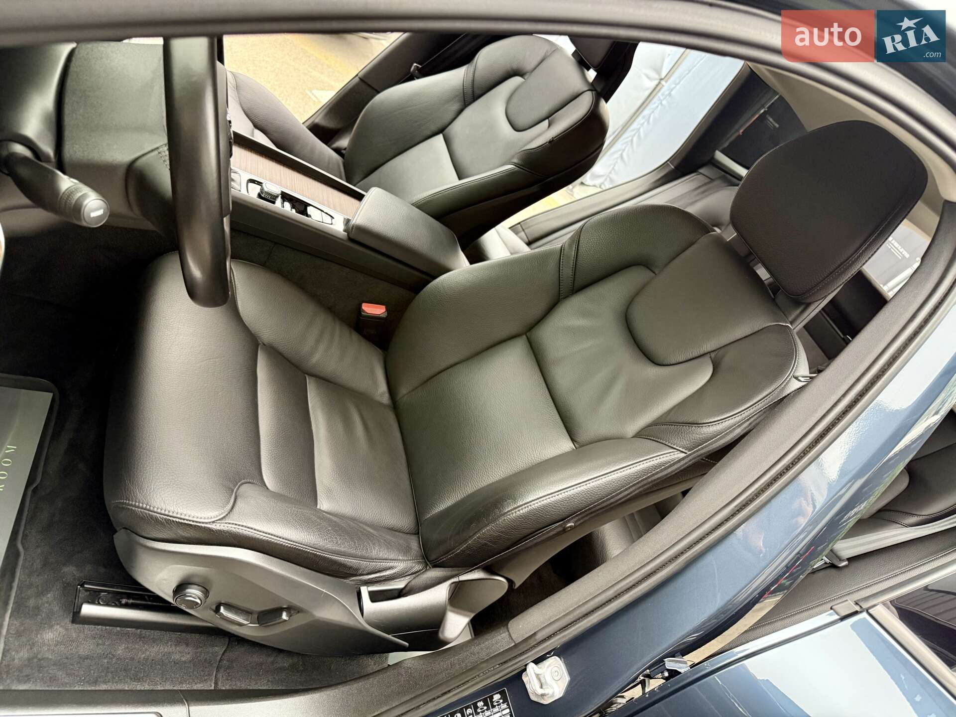 Volvo XC60 2017 VIN YV1UZA88CJ1015312 фото оголошення 29 з 48