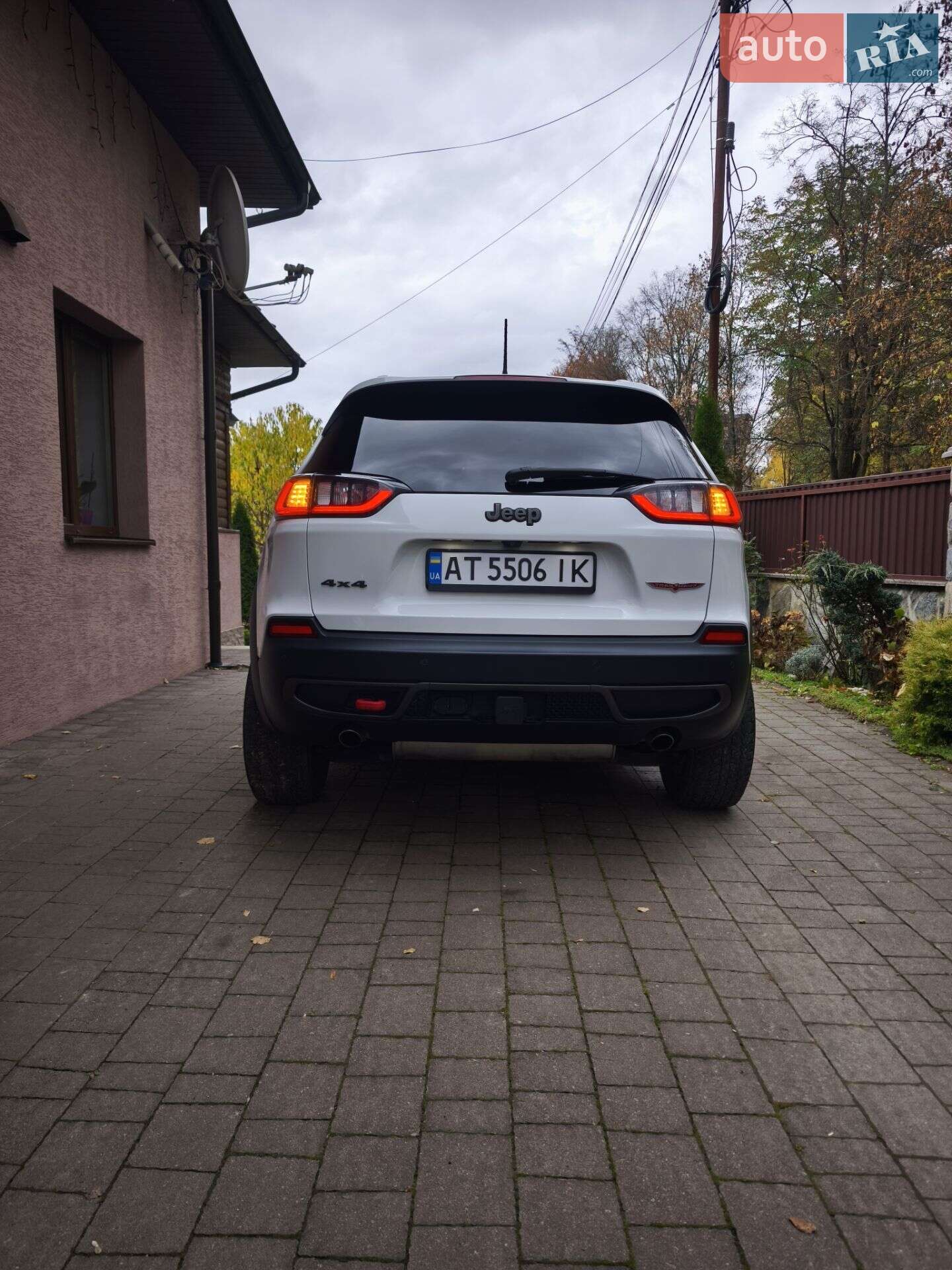 Jeep Cherokee 2018 VIN 1C4PJMBX0KD132295 фото оголошення 10 з 34