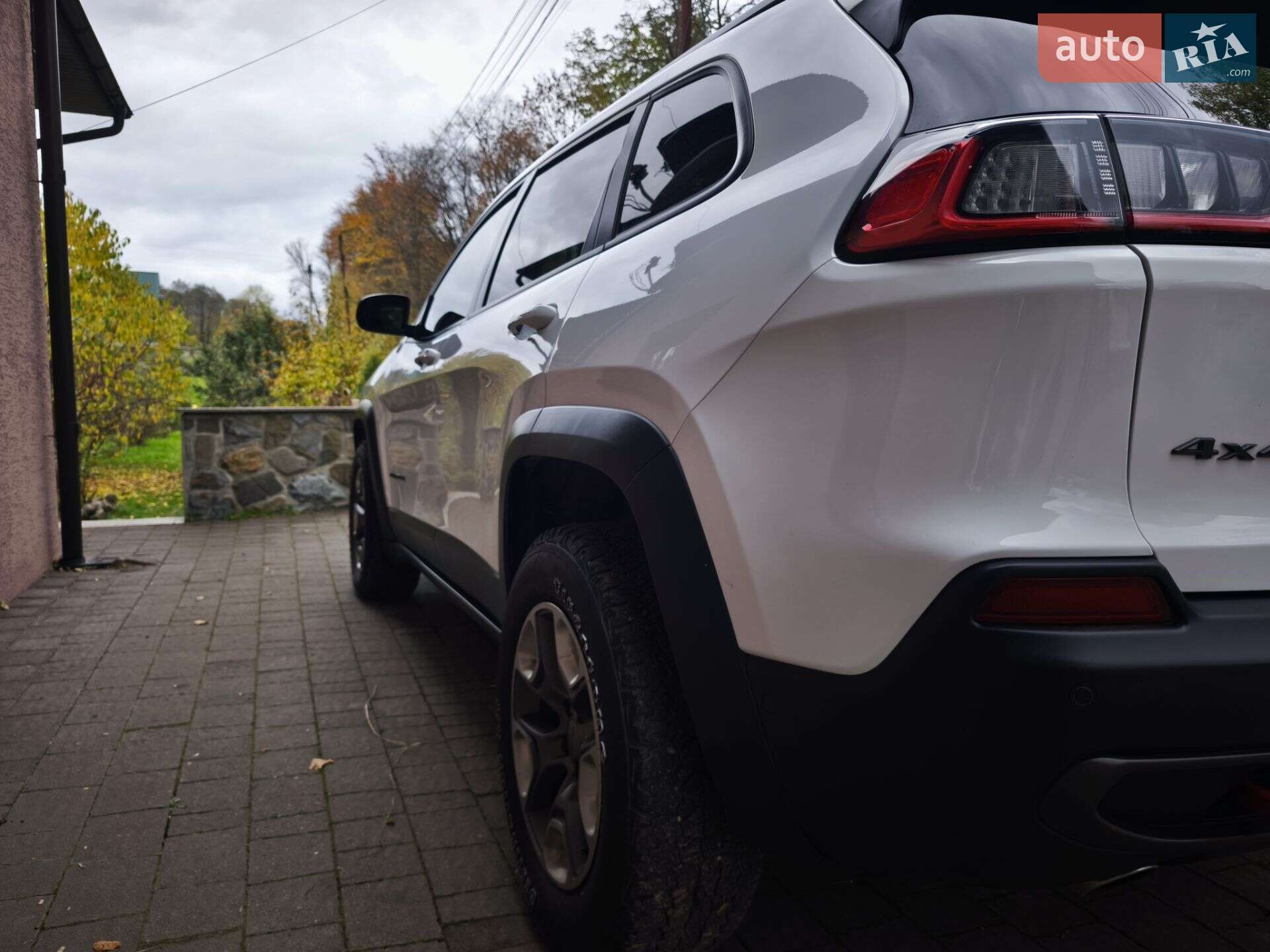 Jeep Cherokee 2018 VIN 1C4PJMBX0KD132295 фото оголошення 7 з 34