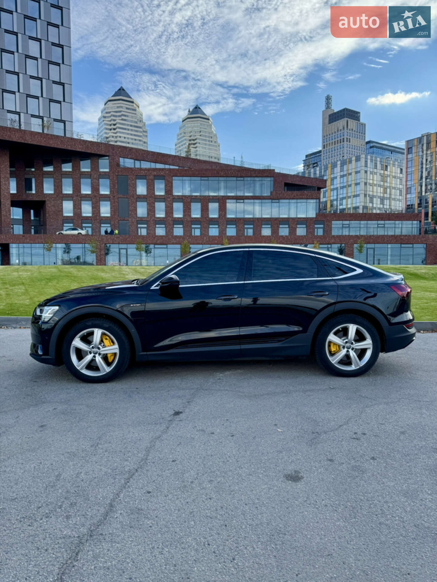 Audi e-tron Sportback 2020 VIN WAUZZZGEXMB018435 фото оголошення 4 з 25