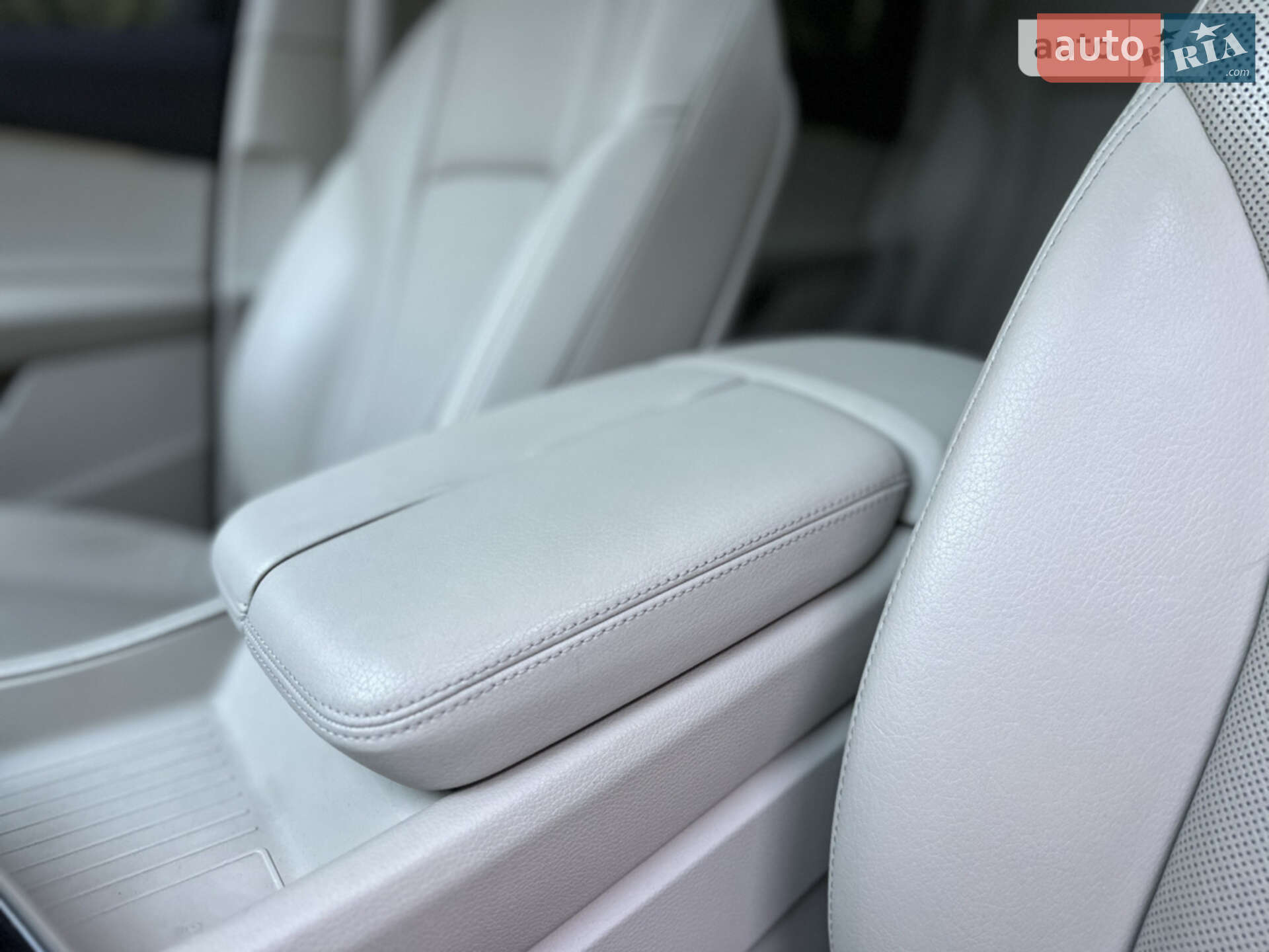 Audi Q7 2016 VIN WA1LAAF71HD020907 фото оголошення 6 з 25