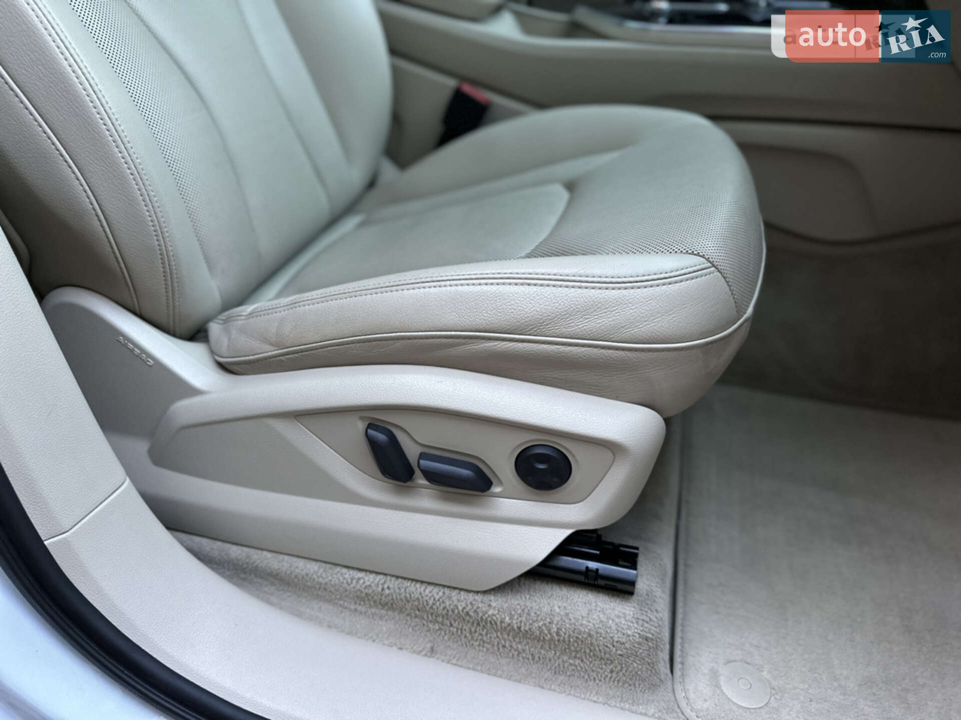 Audi Q7 2016 VIN WA1LAAF71HD020907 фото оголошення 11 з 25
