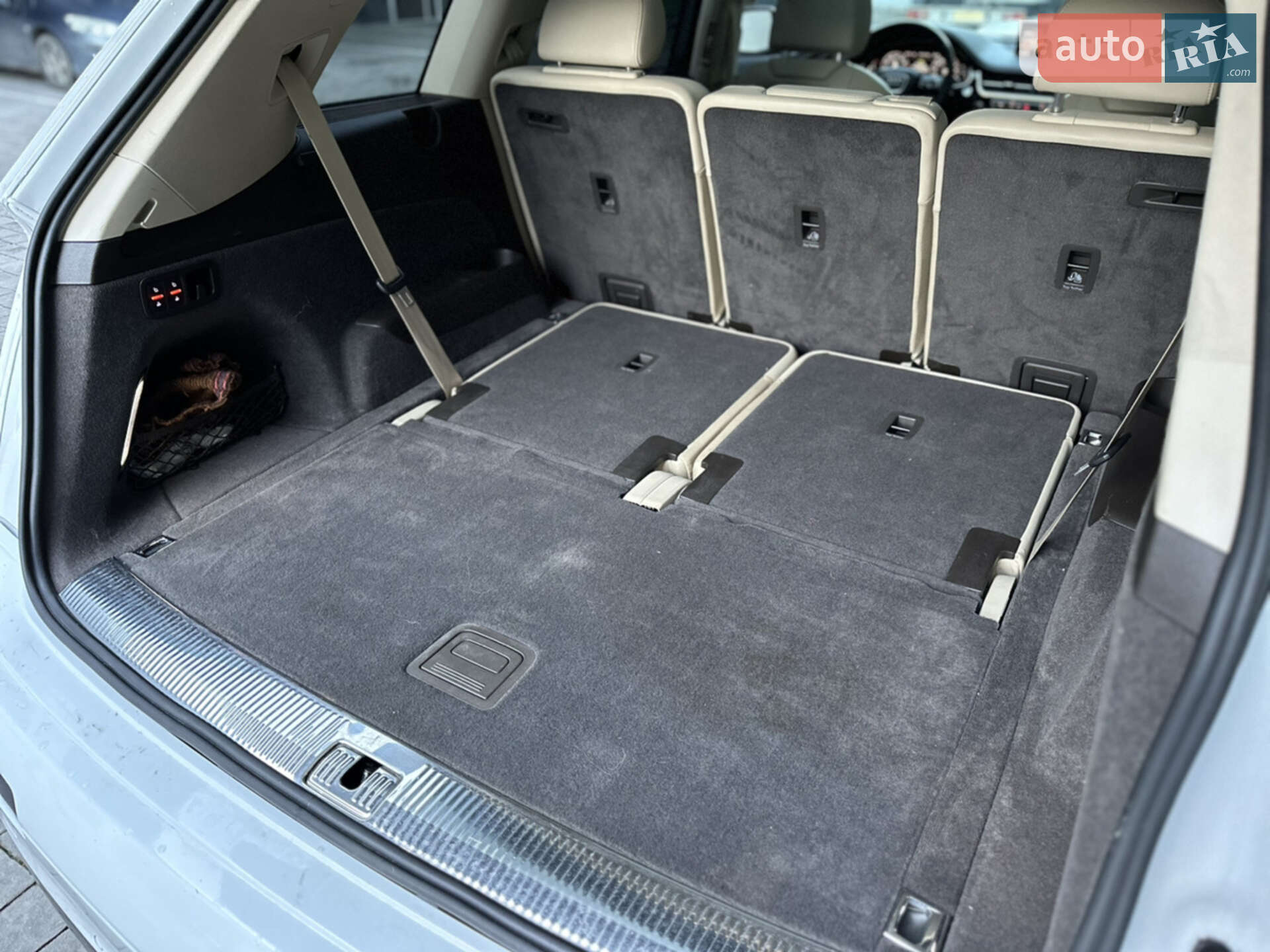 Audi Q7 2016 VIN WA1LAAF71HD020907 фото оголошення 12 з 25