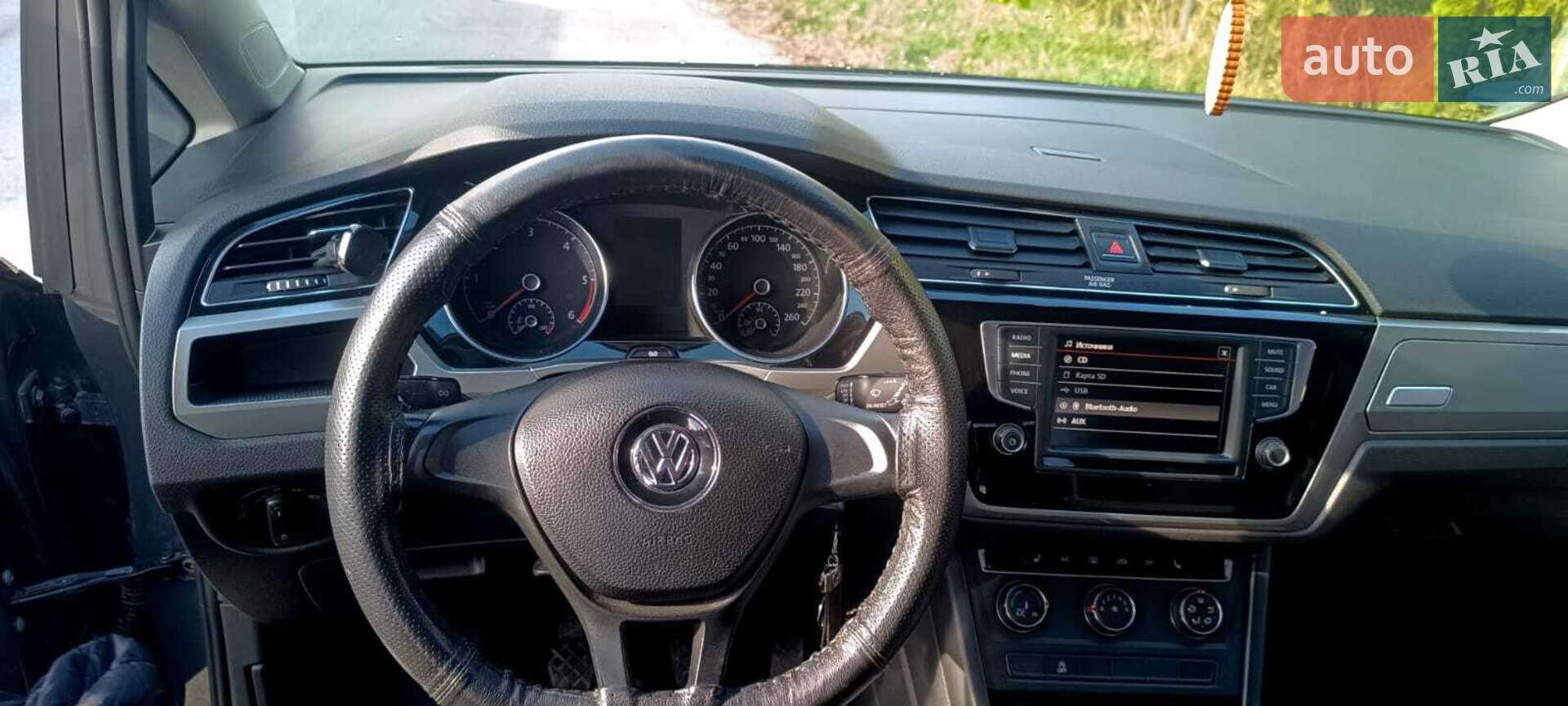 Volkswagen Touran 2015 VIN WVGZZZ1TZGW523288 фото оголошення 4 з 14