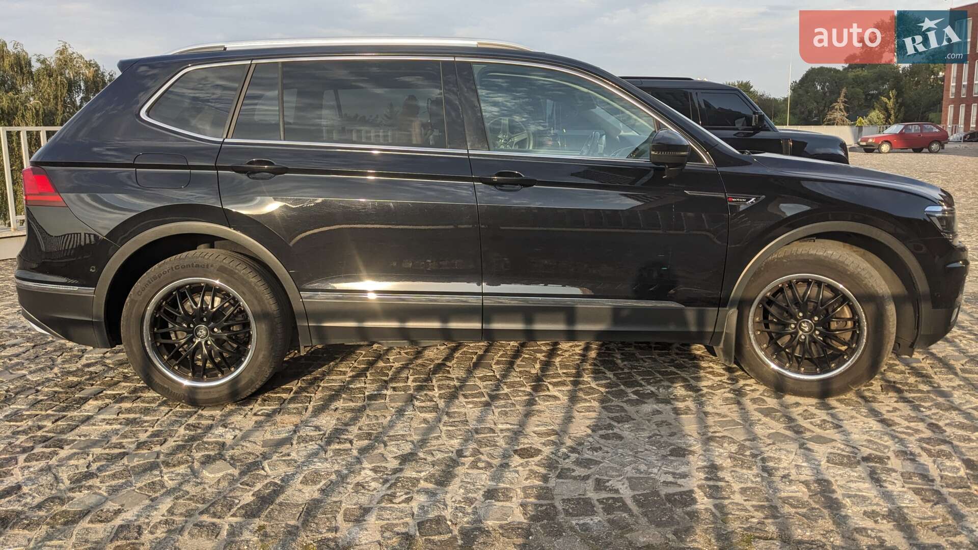 Volkswagen Tiguan 2018 VIN WVGZZZ5NZJM138560 фото оголошення 2 з 34
