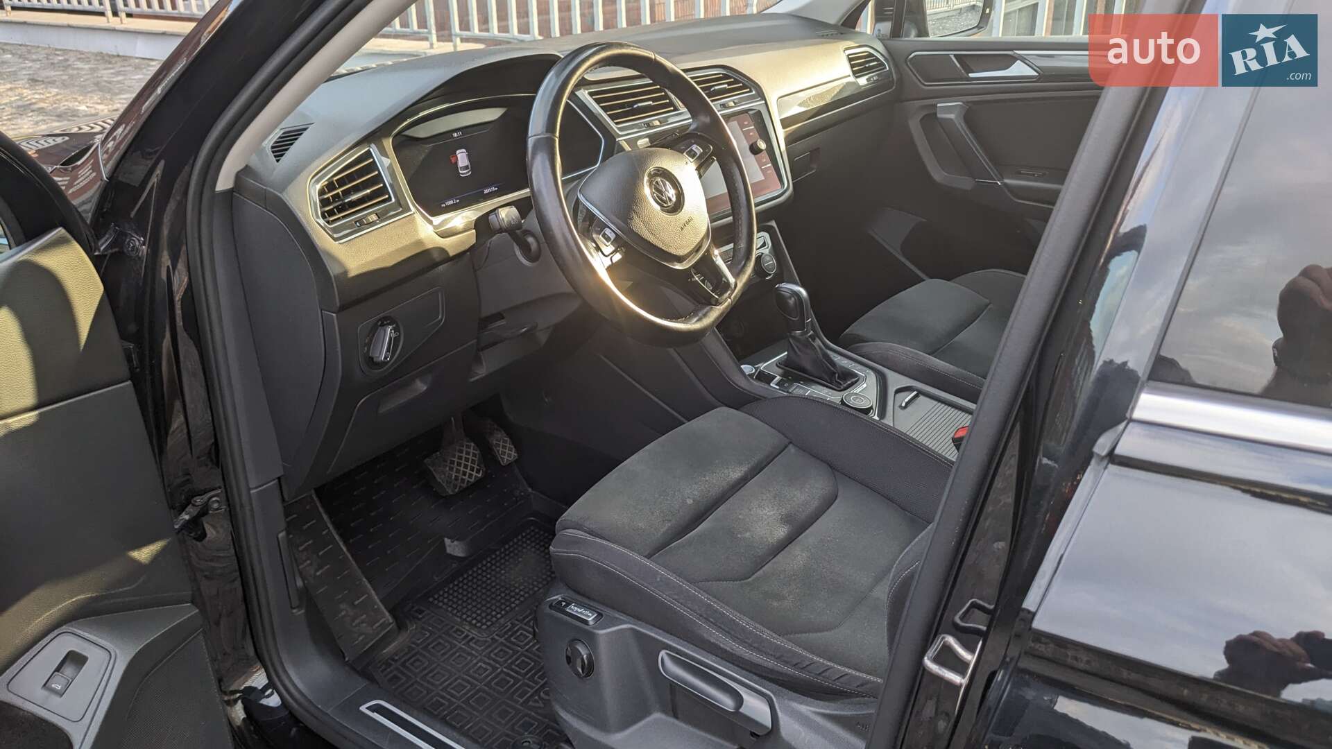 Volkswagen Tiguan 2018 VIN WVGZZZ5NZJM138560 фото оголошення 23 з 34
