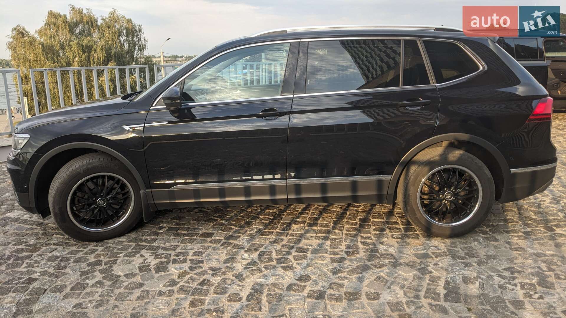 Volkswagen Tiguan 2018 VIN WVGZZZ5NZJM138560 фото оголошення 28 з 34