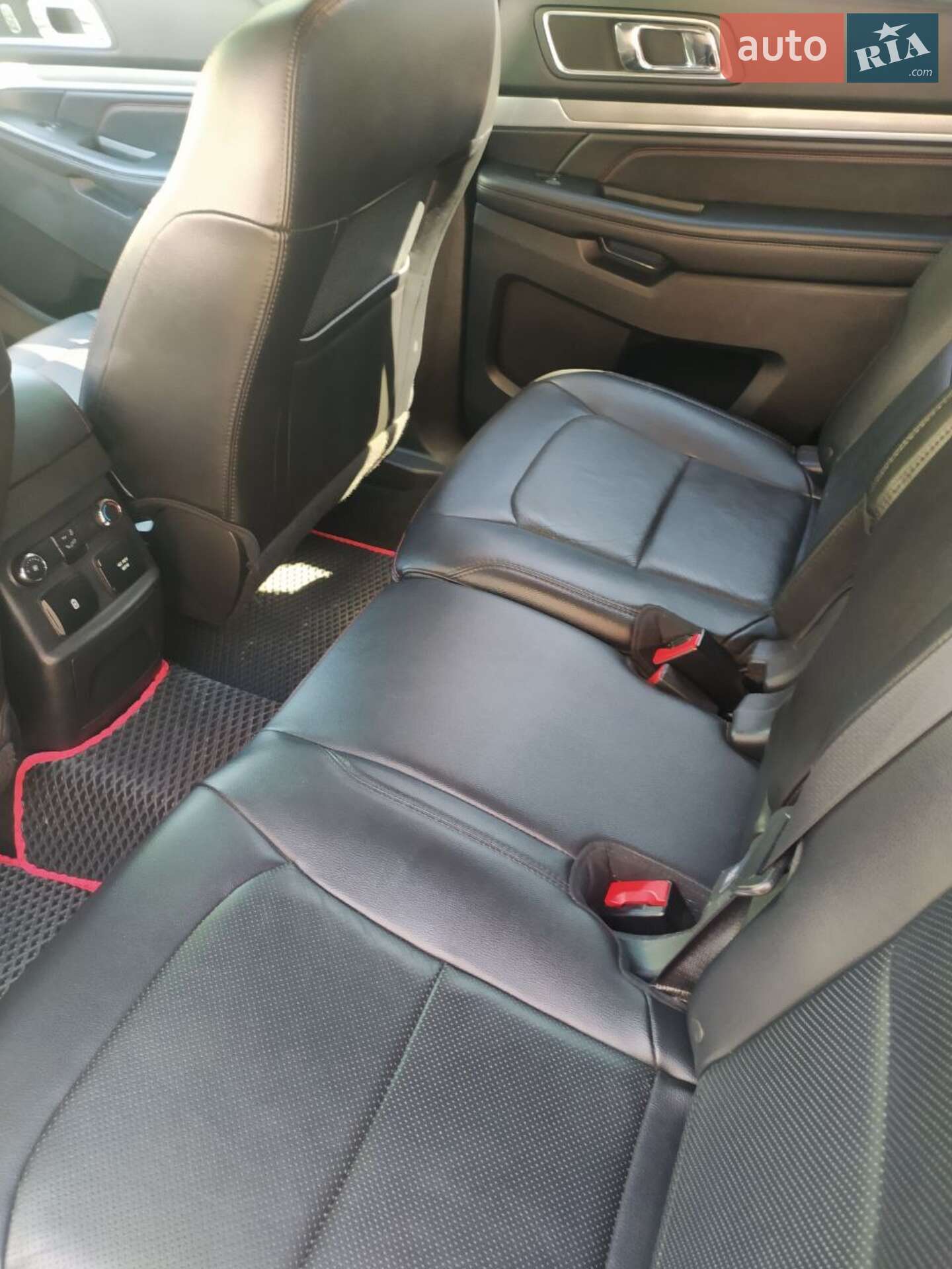 Ford Explorer 2016 VIN 1FM5K8GT1GGC33364 фото оголошення 19 з 19