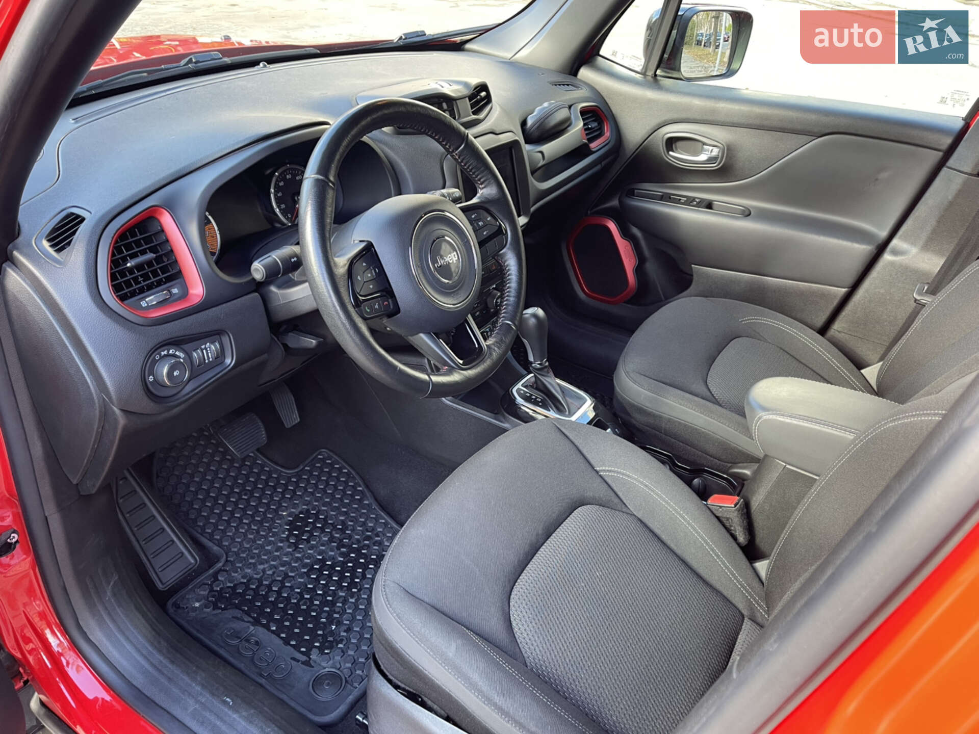 Jeep Renegade 2022 VIN ZACNJDB18NPN99440 фото оголошення 12 з 17