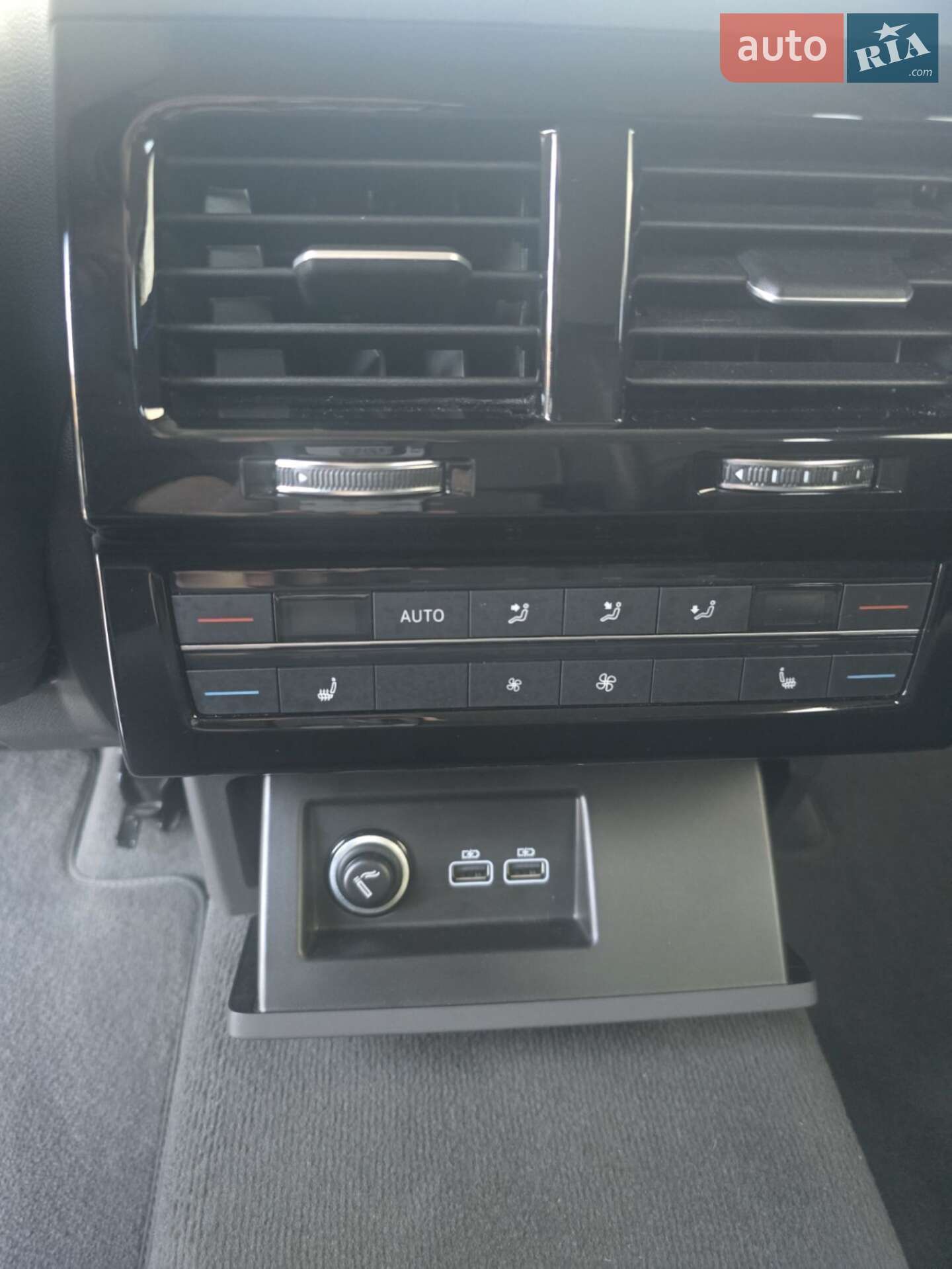 Volkswagen Touareg 2019 VIN WVGZZZCRZKD040400 фото оголошення 8 з 35