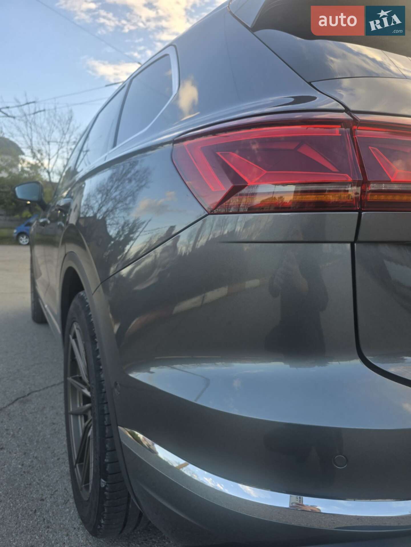 Volkswagen Touareg 2019 VIN WVGZZZCRZKD040400 фото оголошення 10 з 35