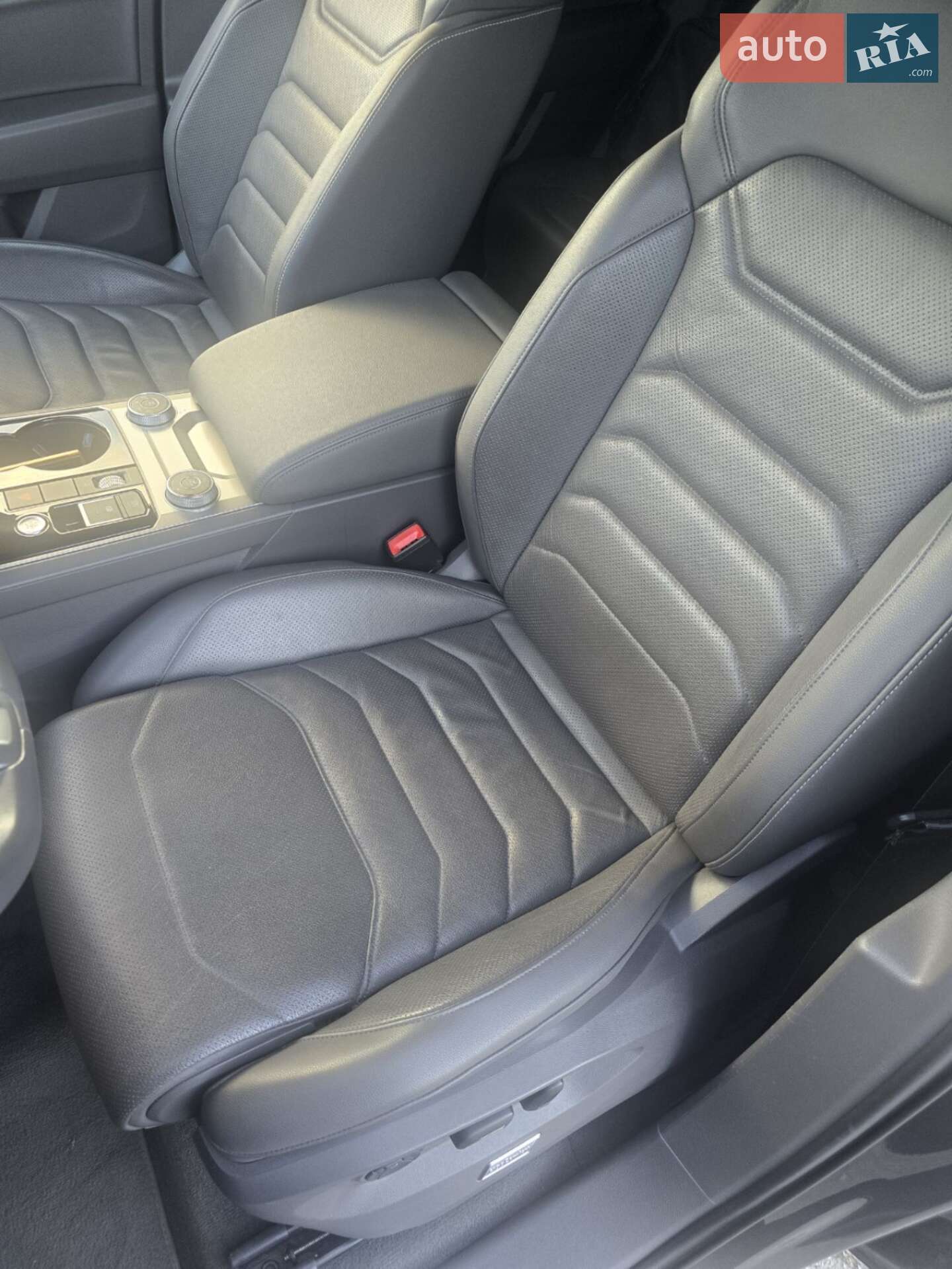 Volkswagen Touareg 2019 VIN WVGZZZCRZKD040400 фото оголошення 7 з 35
