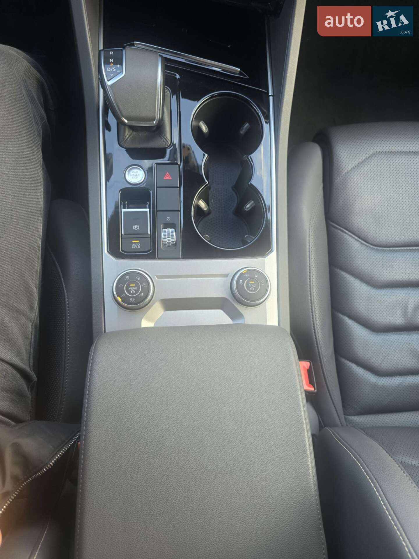 Volkswagen Touareg 2019 VIN WVGZZZCRZKD040400 фото оголошення 2 з 35
