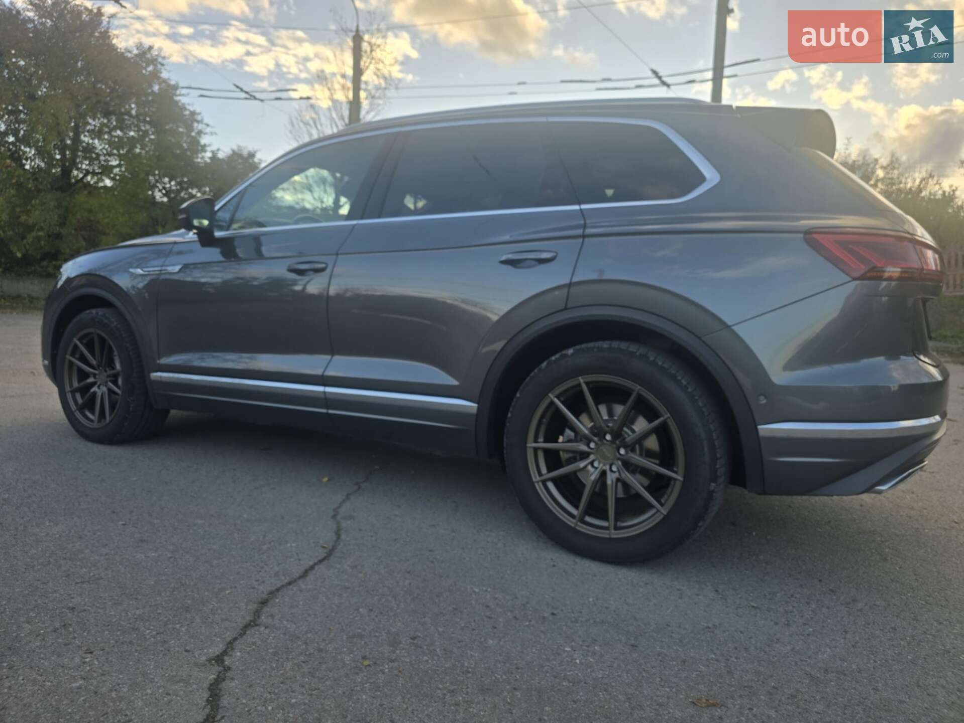 Volkswagen Touareg 2019 VIN WVGZZZCRZKD040400 фото оголошення 9 з 35