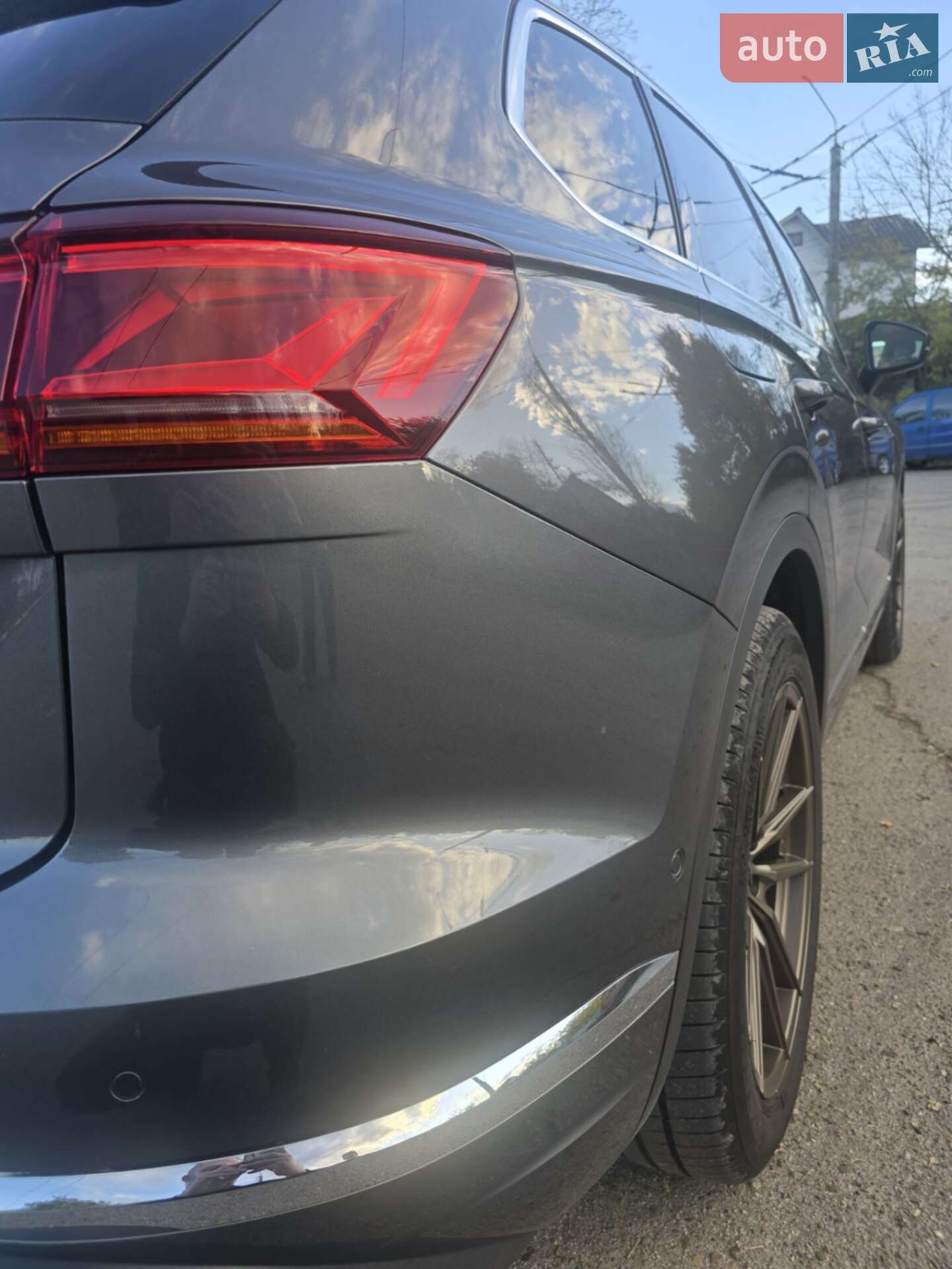 Volkswagen Touareg 2019 VIN WVGZZZCRZKD040400 фото оголошення 14 з 35