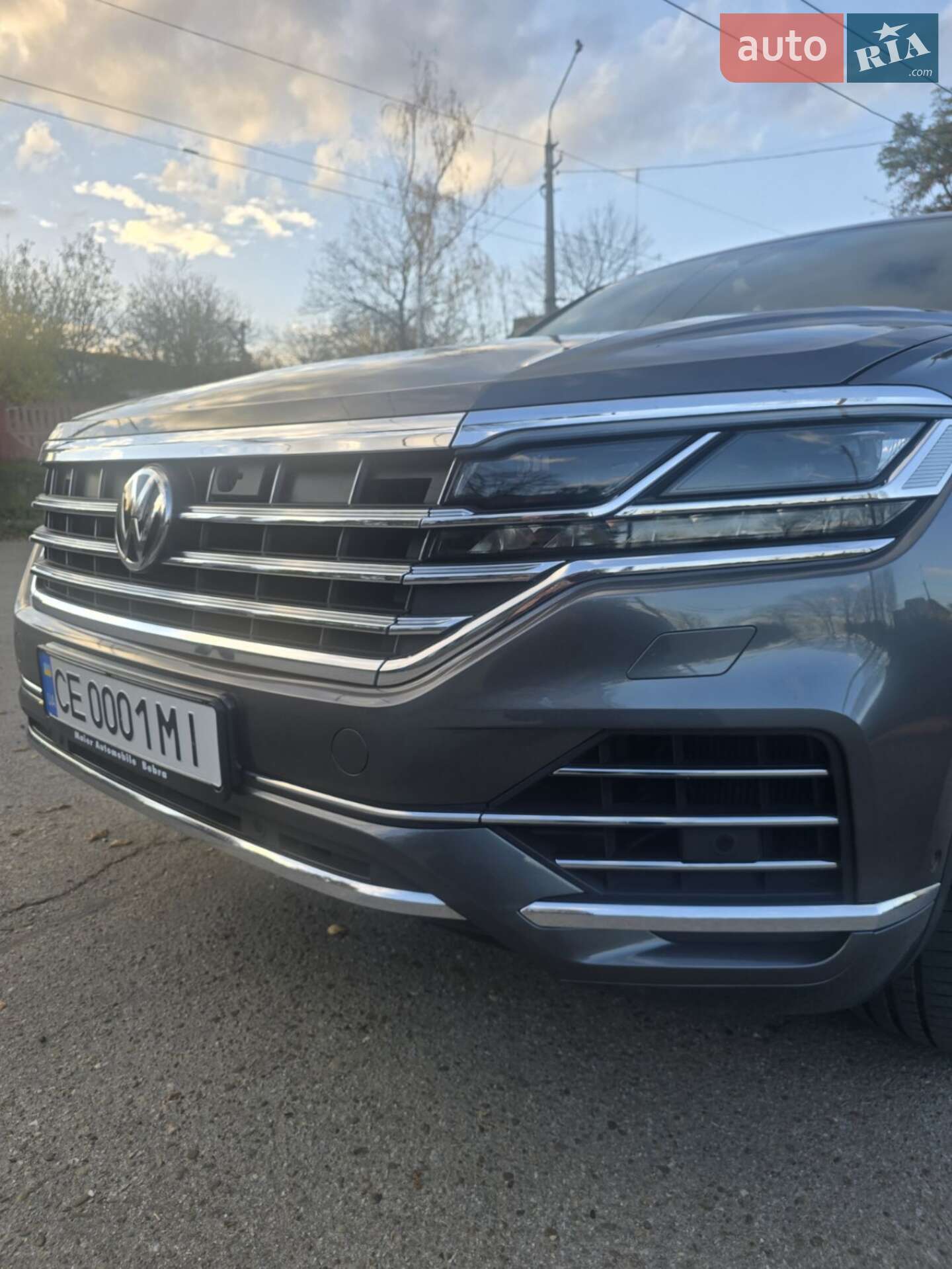 Volkswagen Touareg 2019 VIN WVGZZZCRZKD040400 фото оголошення 17 з 35