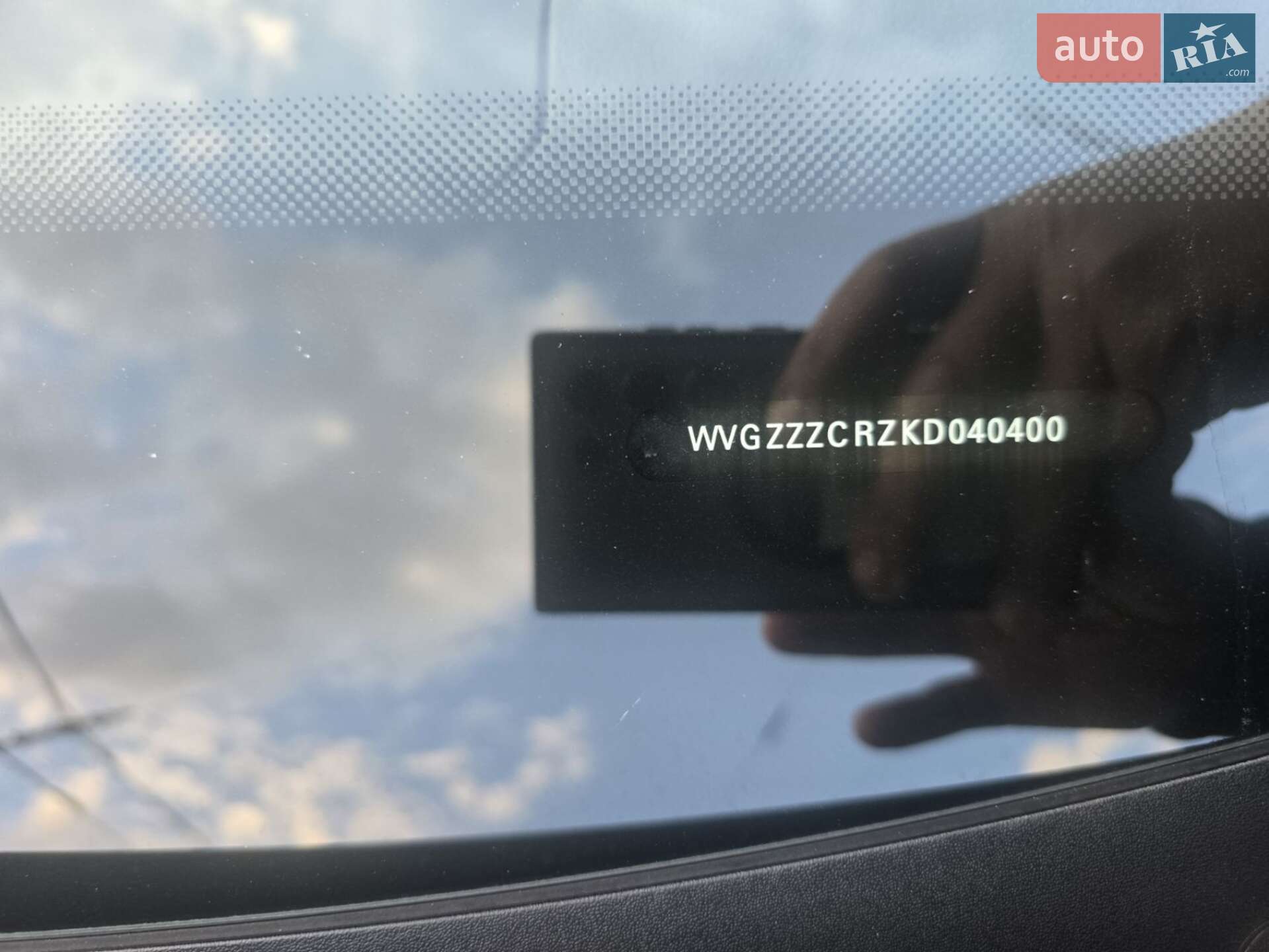 Volkswagen Touareg 2019 VIN WVGZZZCRZKD040400 фото оголошення 21 з 35