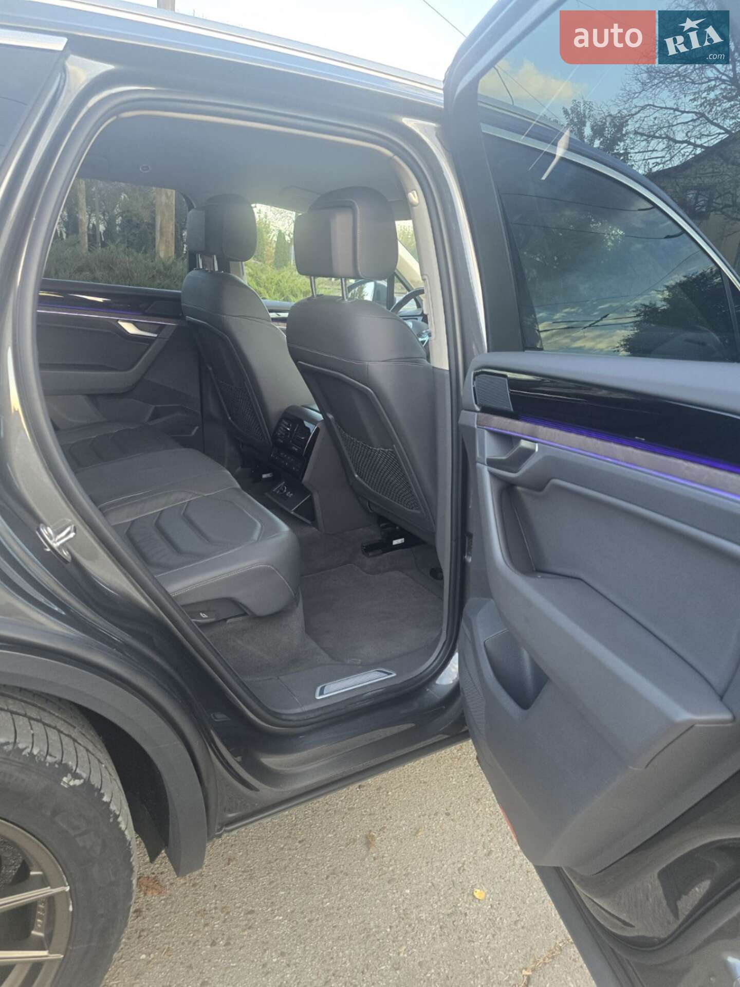 Volkswagen Touareg 2019 VIN WVGZZZCRZKD040400 фото оголошення 23 з 35