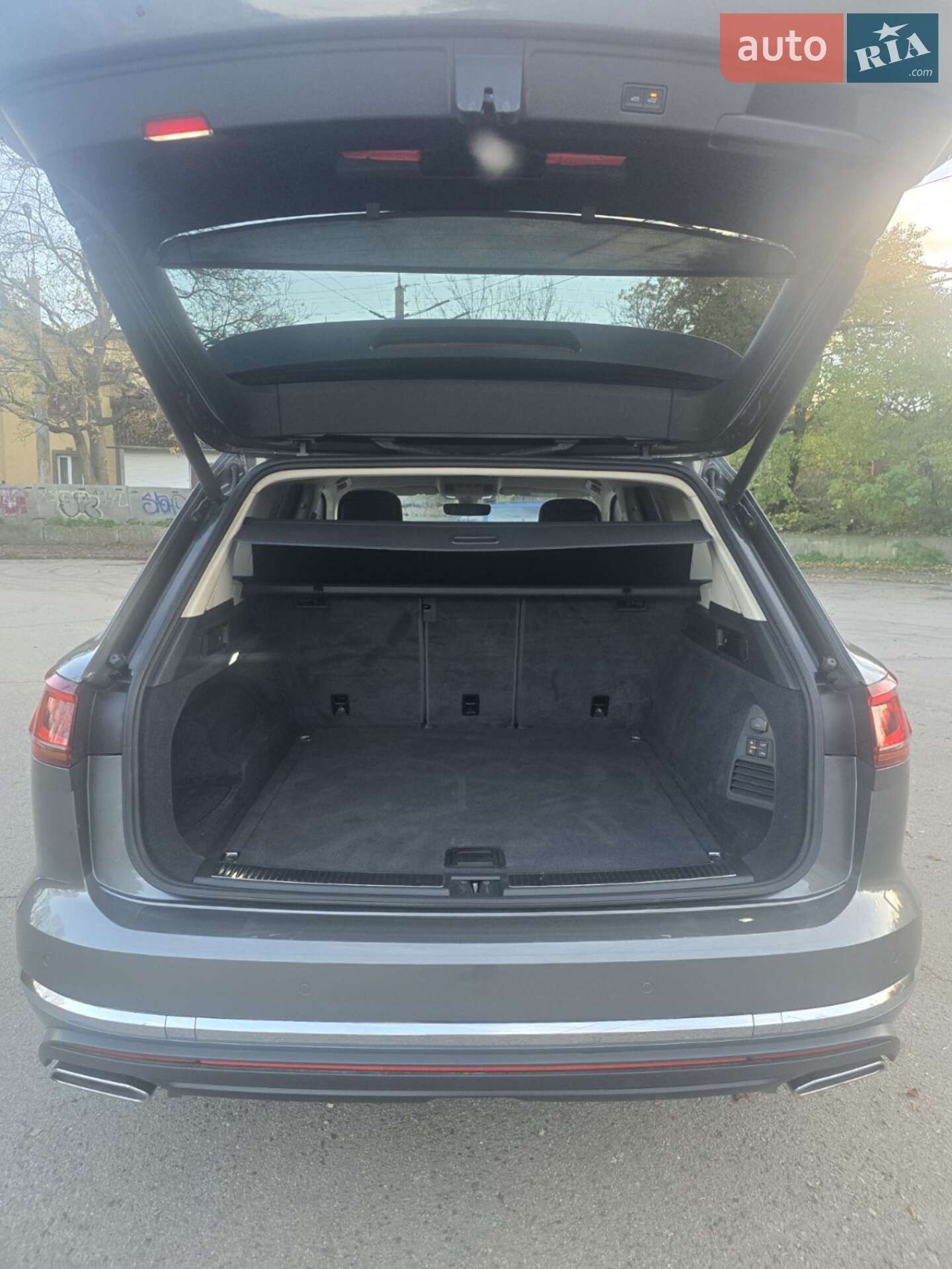 Volkswagen Touareg 2019 VIN WVGZZZCRZKD040400 фото оголошення 32 з 35