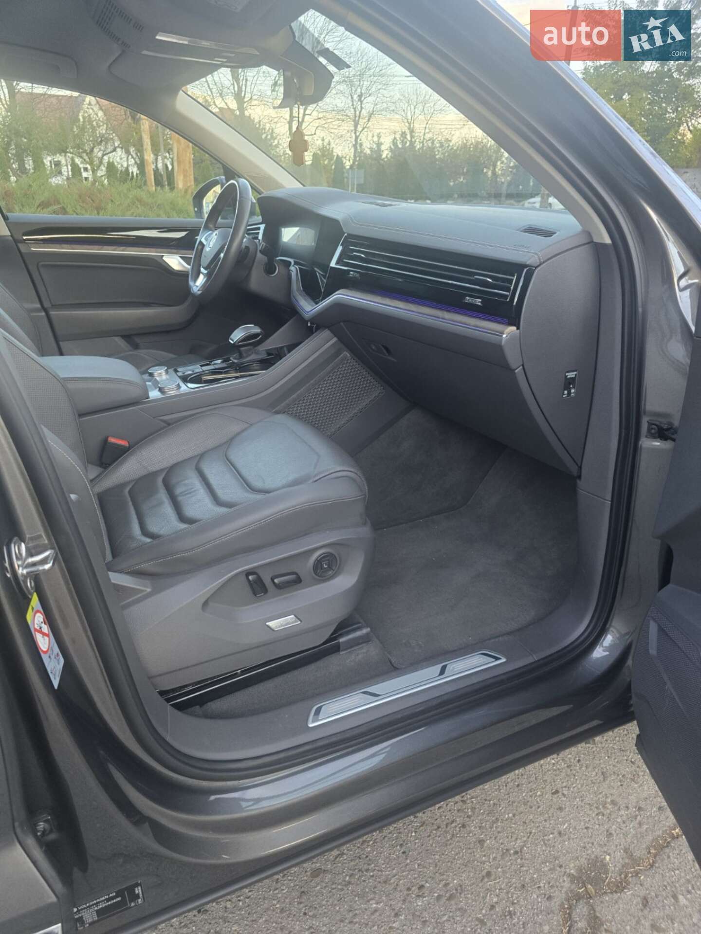 Volkswagen Touareg 2019 VIN WVGZZZCRZKD040400 фото оголошення 34 з 35