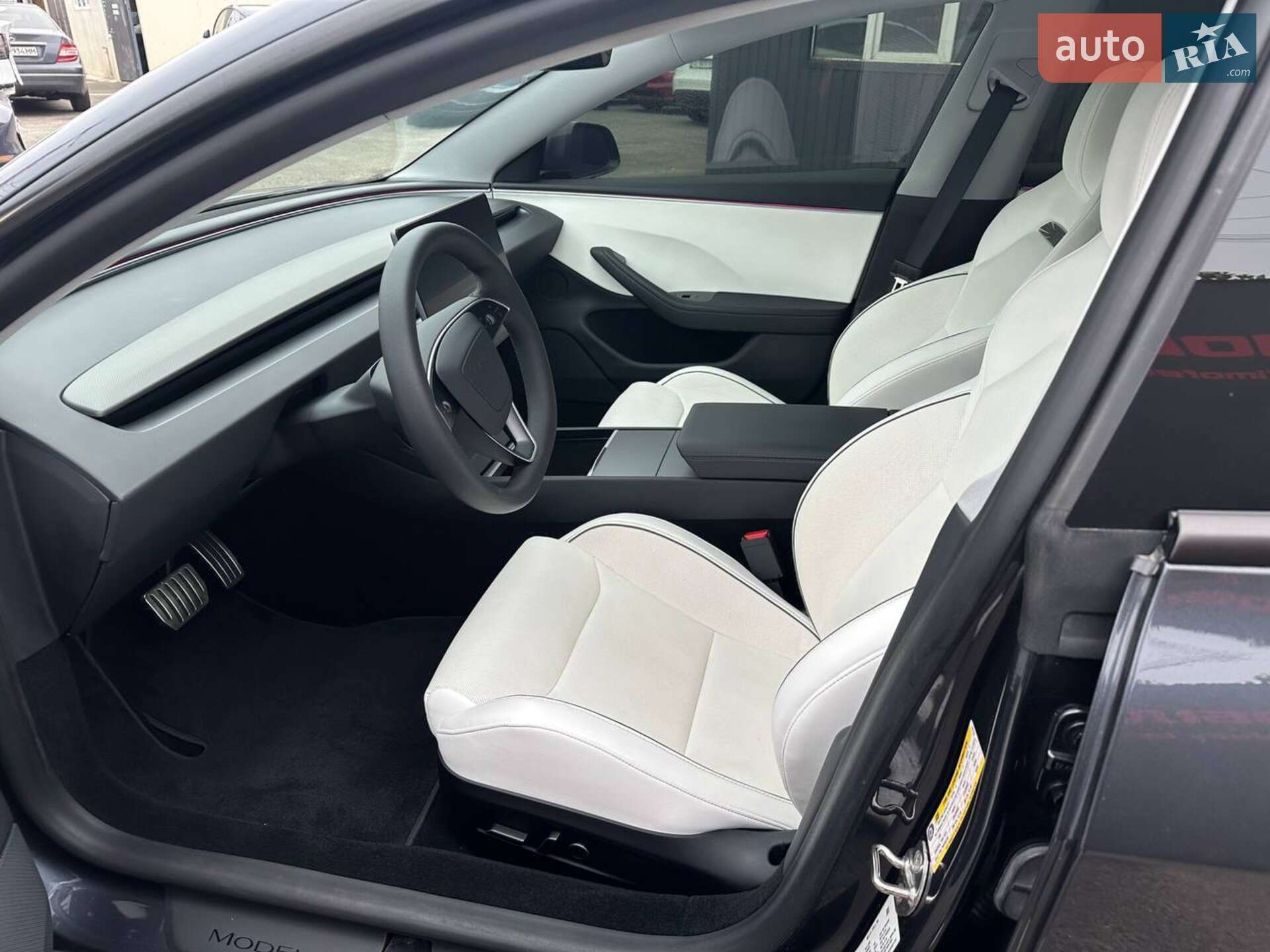 Tesla Model 3 2024 VIN 5YJ3E1ET5RF781734 фото оголошення 13 з 13