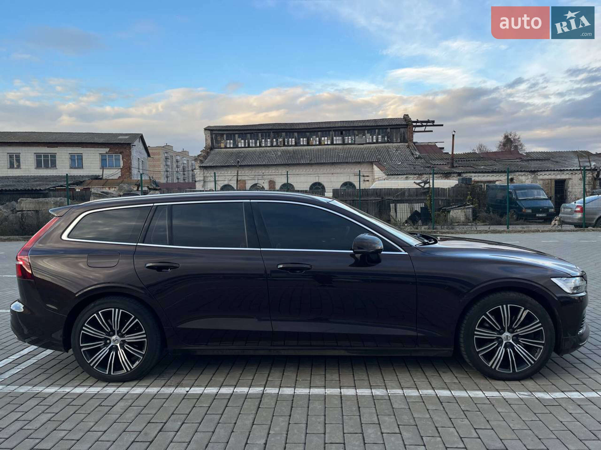 Volvo V60 2020 VIN YV1ZWBFVDM1425722 фото оголошення 17 з 32