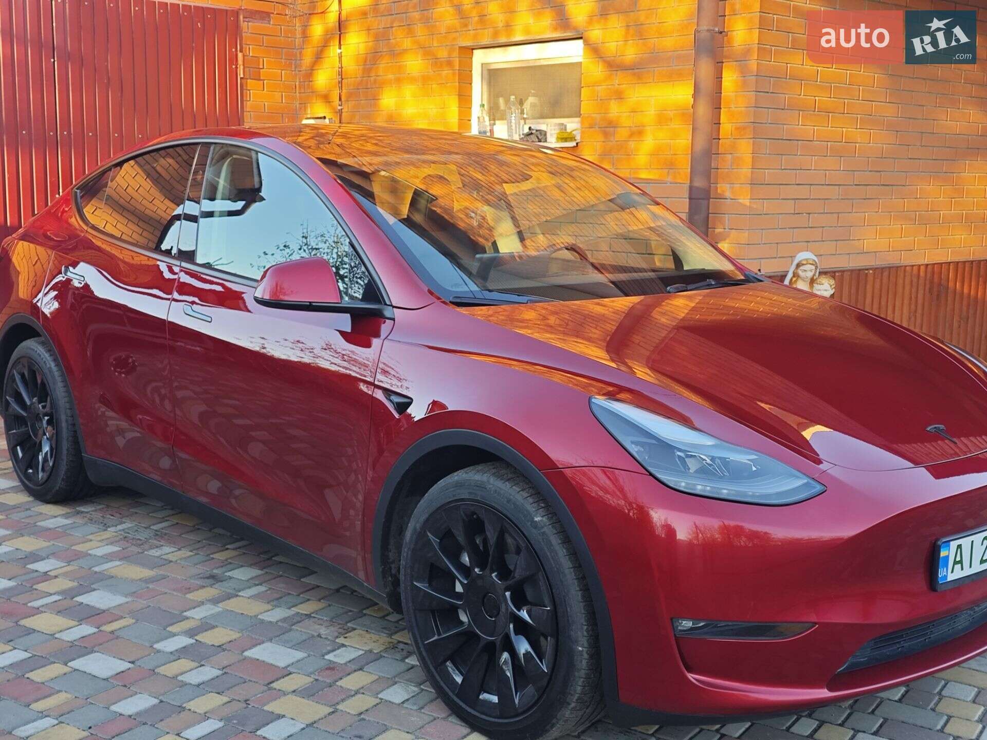 Tesla Model Y 2024 VIN 7SAYGAEEXRF056411 фото оголошення 19 з 74