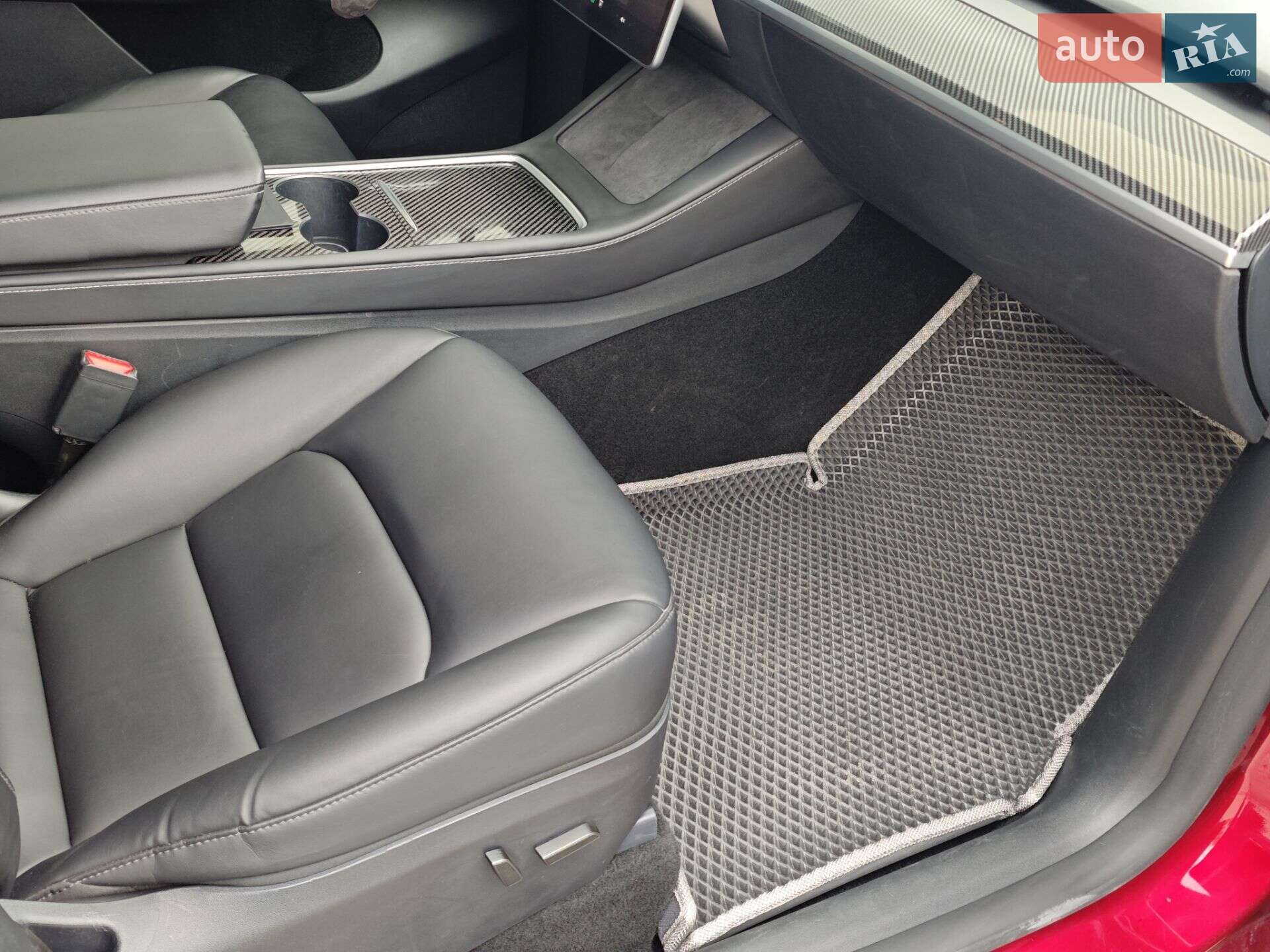 Tesla Model Y 2024 VIN 7SAYGAEEXRF056411 фото оголошення 40 з 74