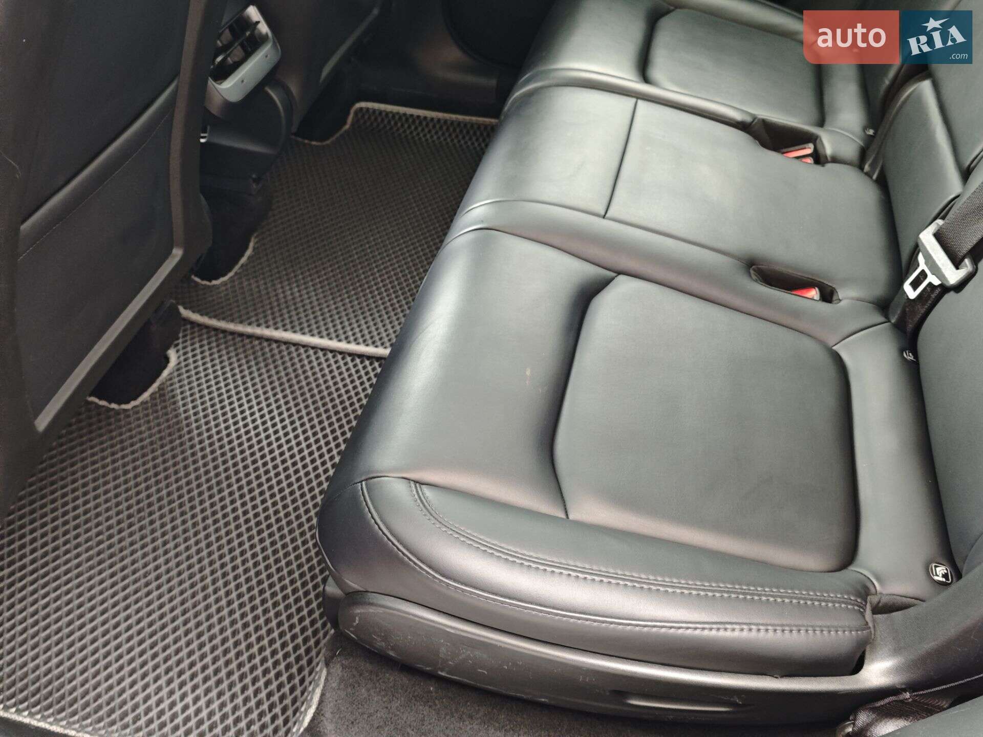 Tesla Model Y 2024 VIN 7SAYGAEEXRF056411 фото оголошення 43 з 74