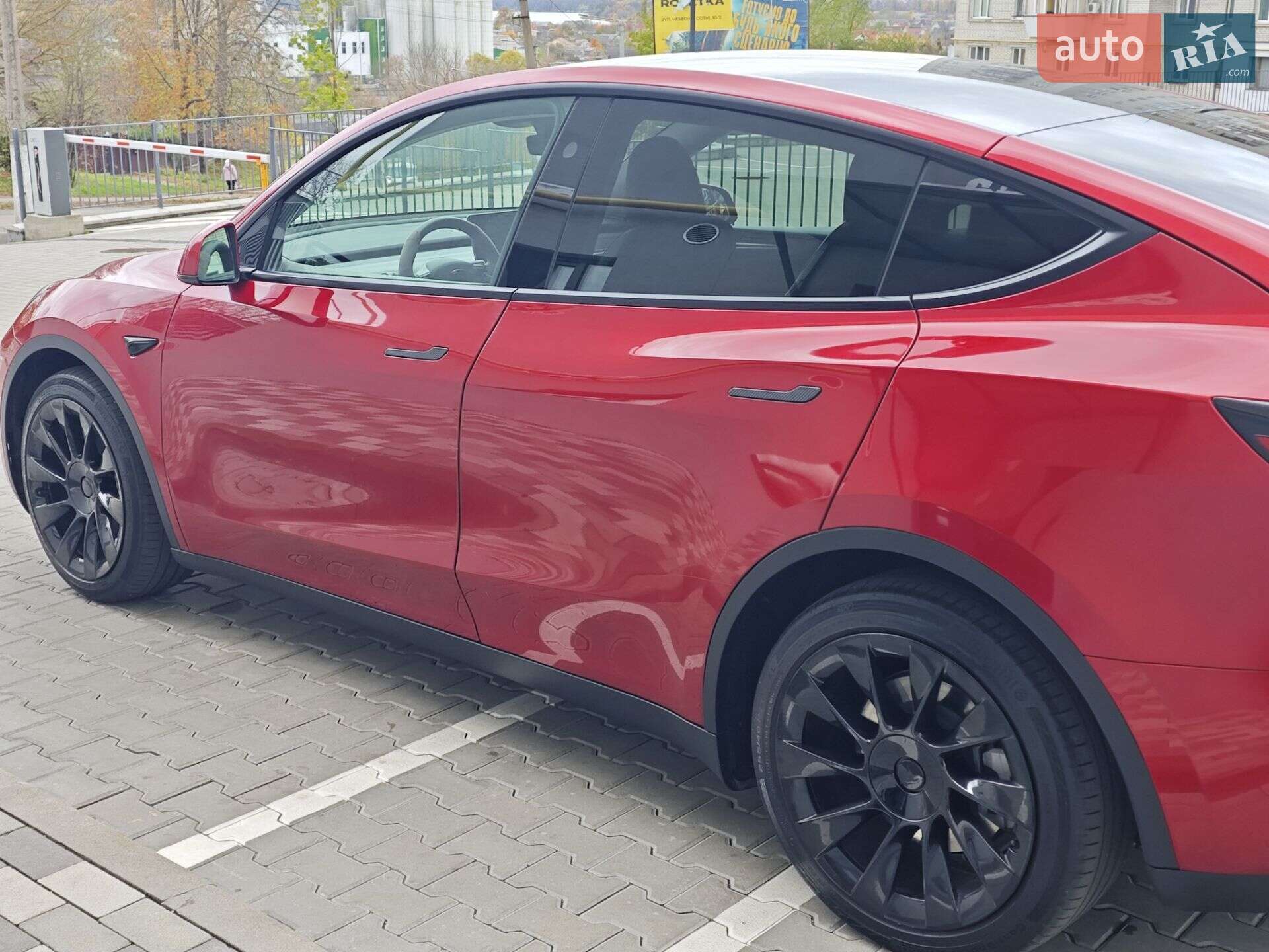 Tesla Model Y 2024 VIN 7SAYGAEEXRF056411 фото оголошення 27 з 74