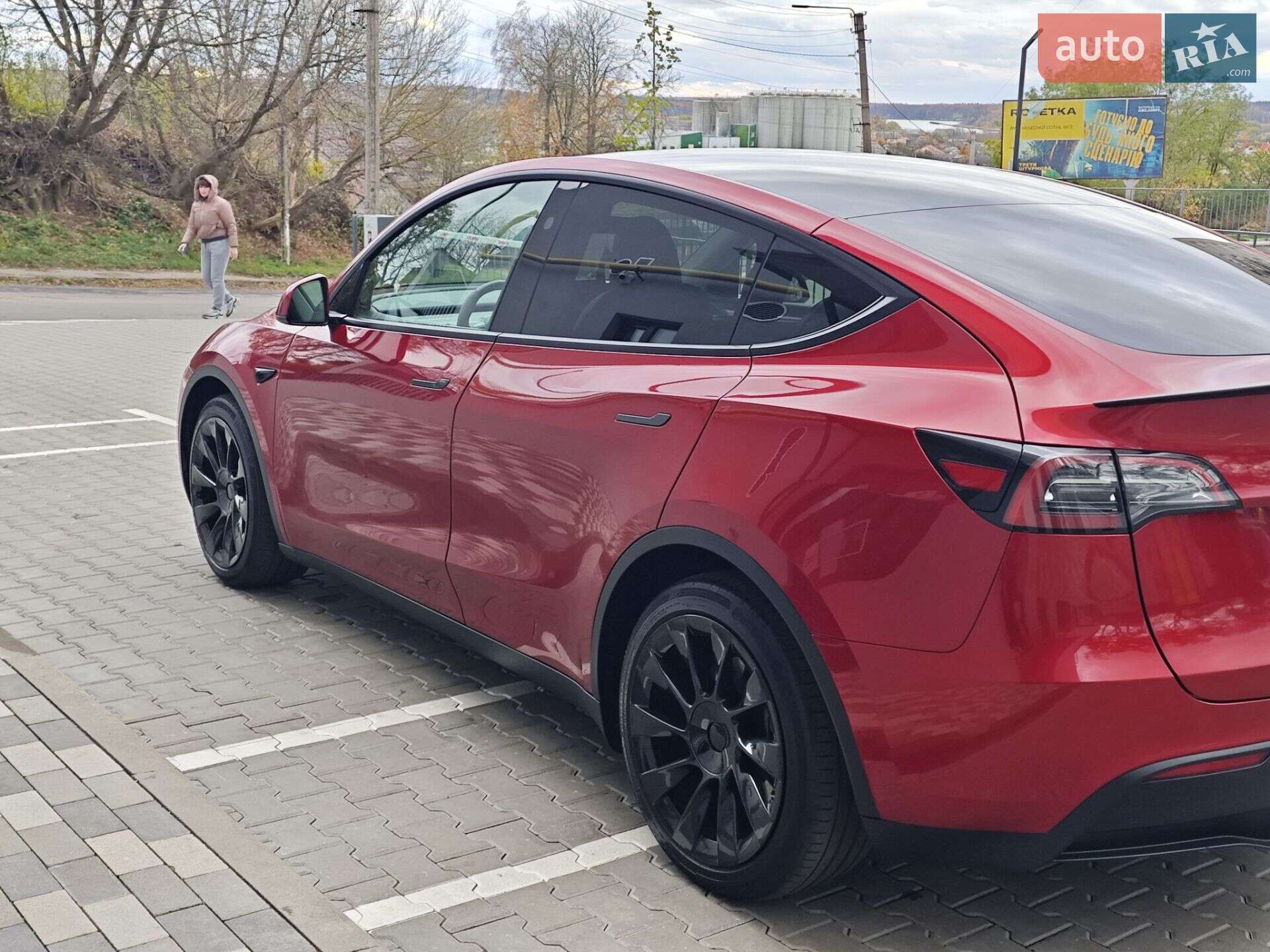 Tesla Model Y 2024 VIN 7SAYGAEEXRF056411 фото оголошення 28 з 74