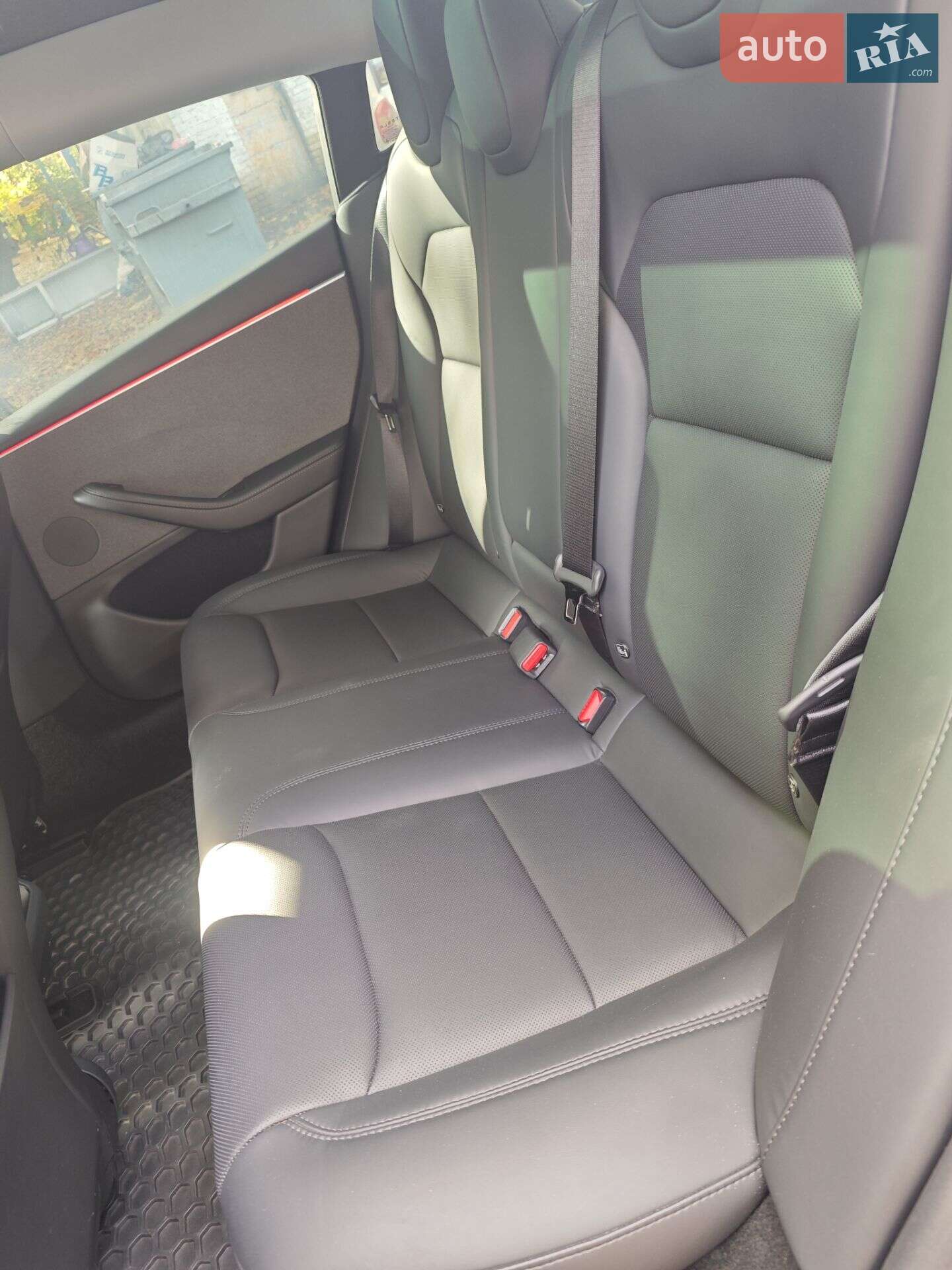 Tesla Model 3 2024 VIN 5YJ3E1EA3RF871060 фото оголошення 18 з 23