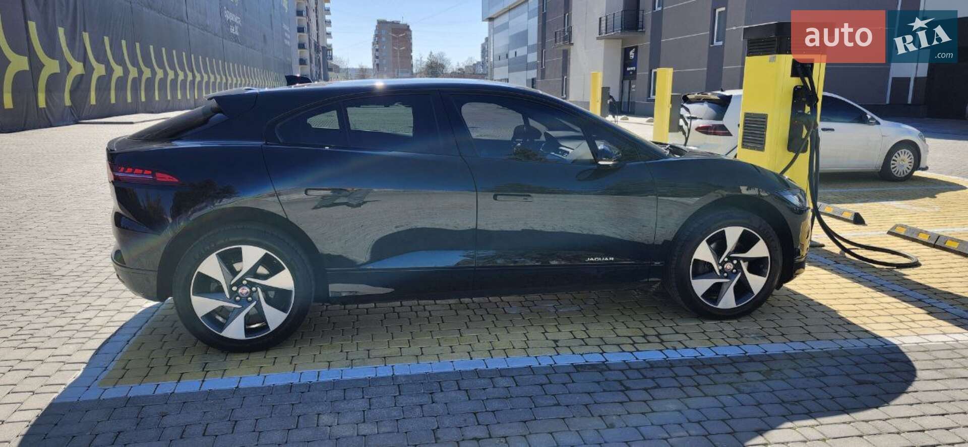 Jaguar I-Pace 2018 VIN SADHA2B11K1F70241 фото оголошення 4 з 27