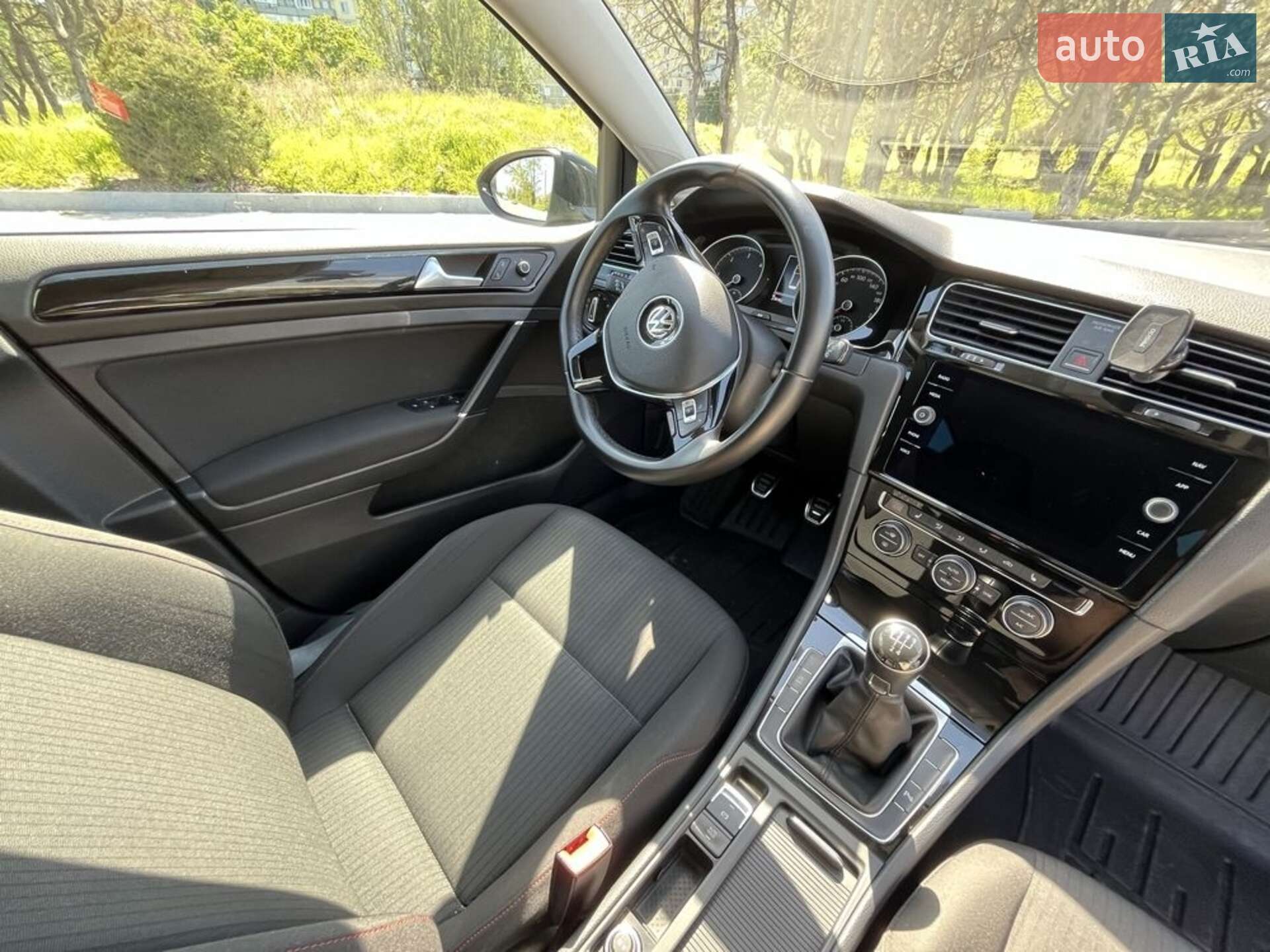 Volkswagen Golf 2017 VIN WVWZZZAUZJP507170 фото оголошення 34 з 58
