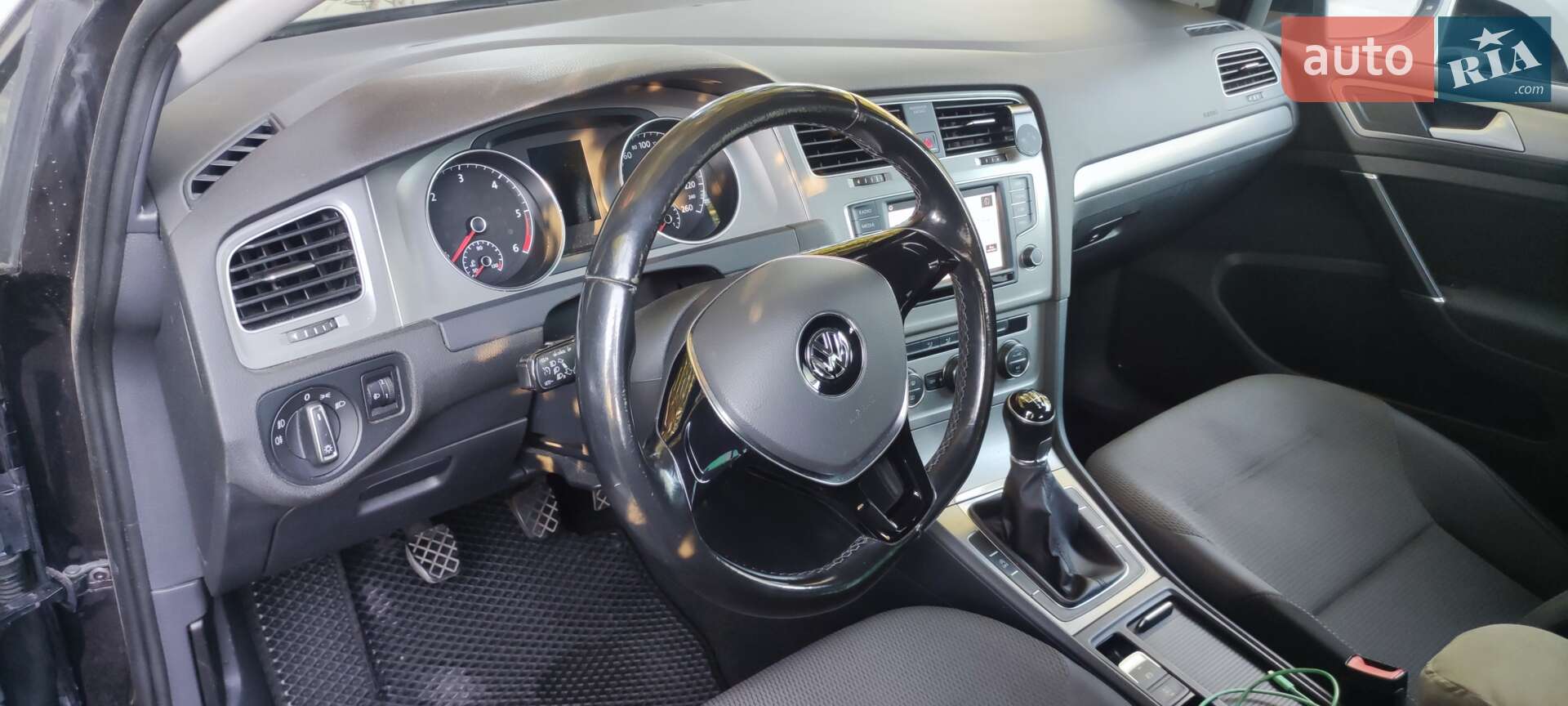 Volkswagen Golf 2015 VIN WVWZZZAUZGP542049 фото оголошення 2 з 9