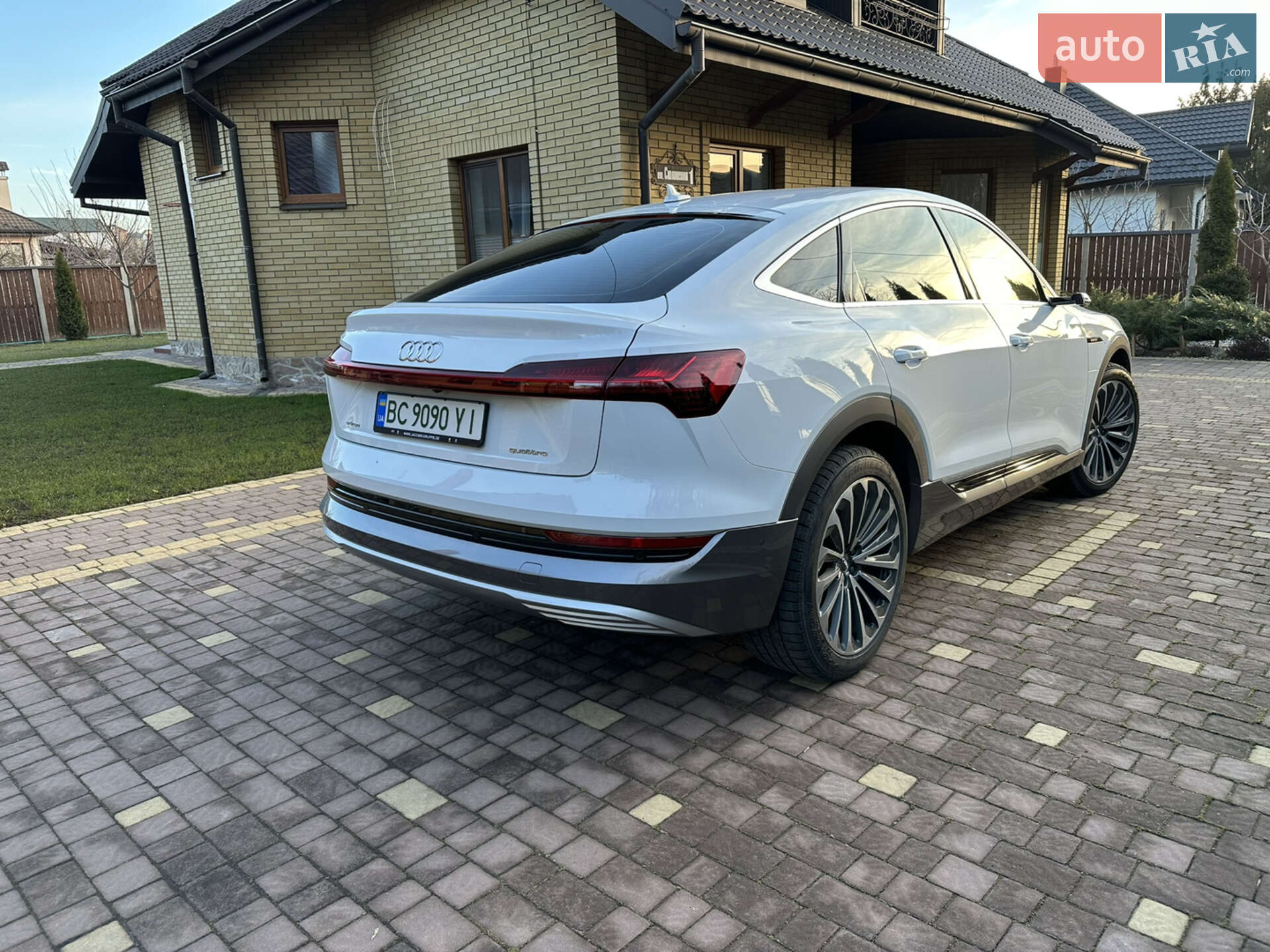Audi e-tron 2020 VIN WAUZZZGE0LB030866 фото оголошення 3 з 15