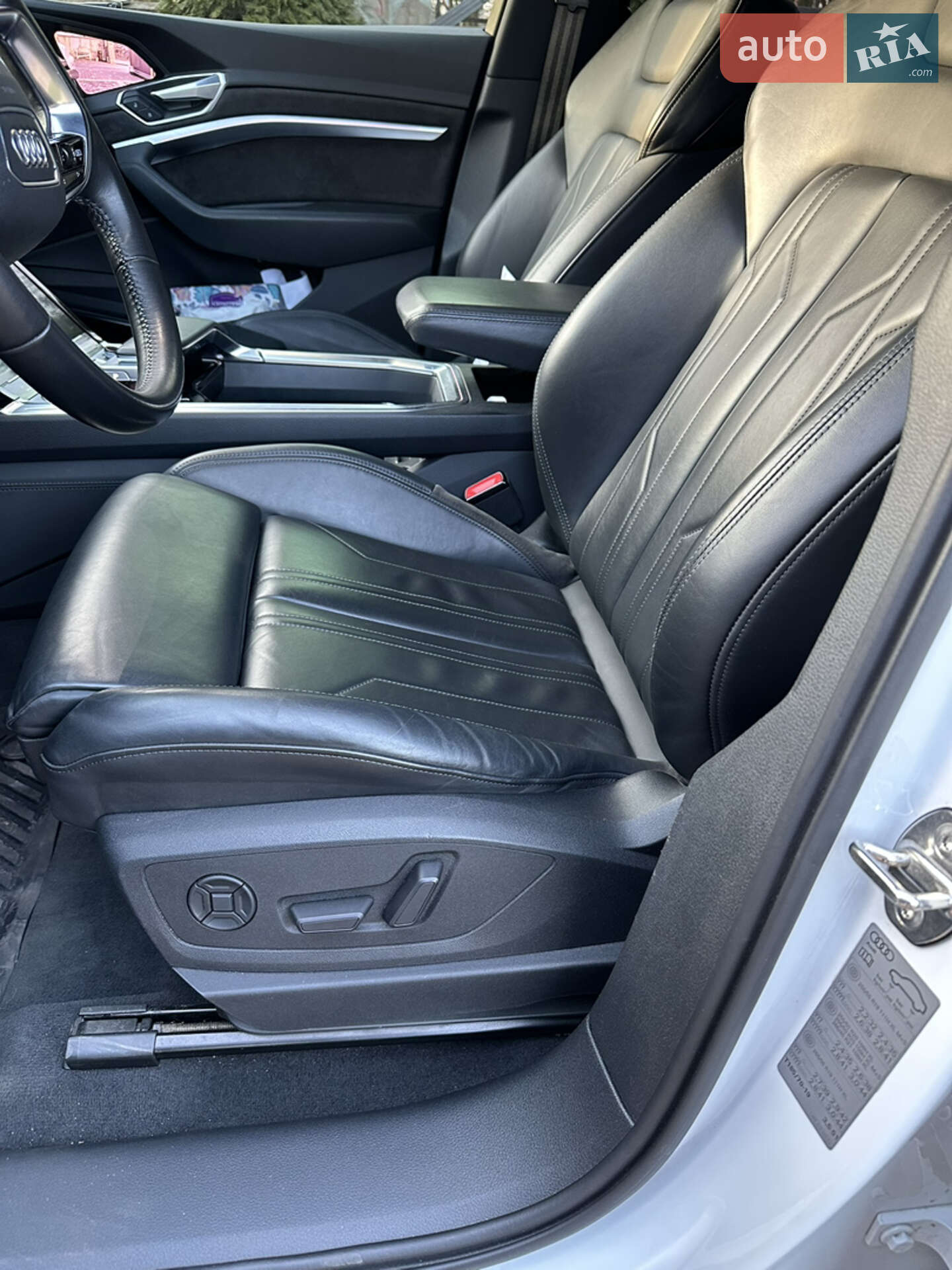 Audi e-tron 2020 VIN WAUZZZGE0LB030866 фото оголошення 9 з 15