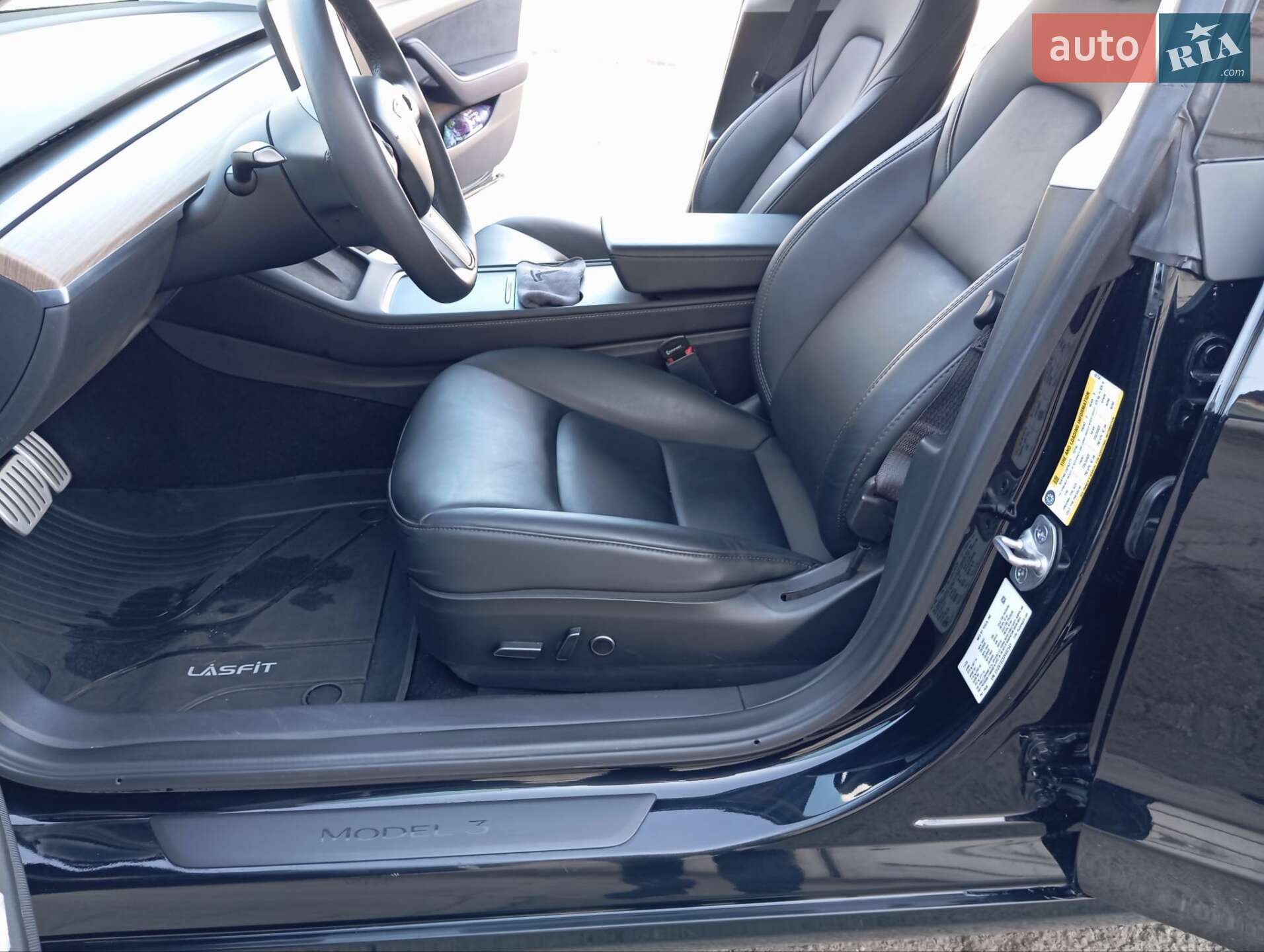 Tesla Model 3 2023 VIN 5YJ3E1EC5PF697541 фото оголошення 17 з 24