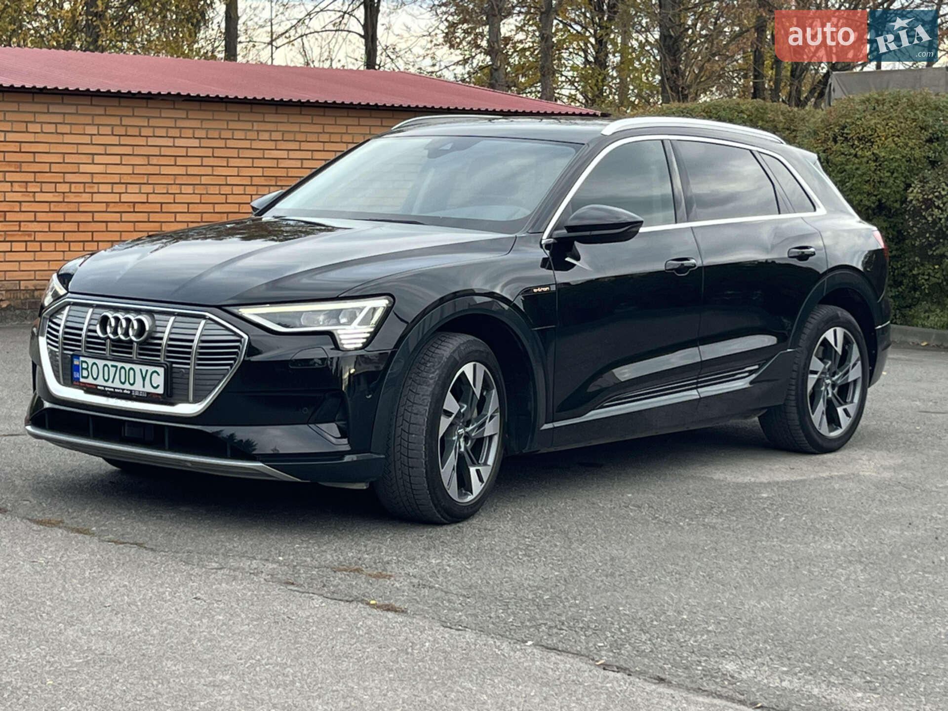 Audi e-tron 2018 VIN WAUZZZGE1KB002153 фото оголошення 3 з 52