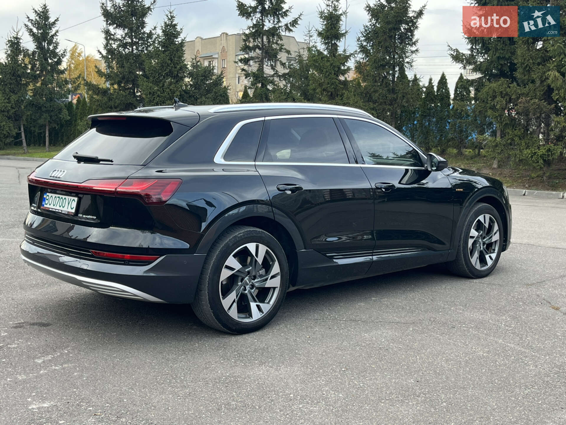 Audi e-tron 2018 VIN WAUZZZGE1KB002153 фото оголошення 10 з 52