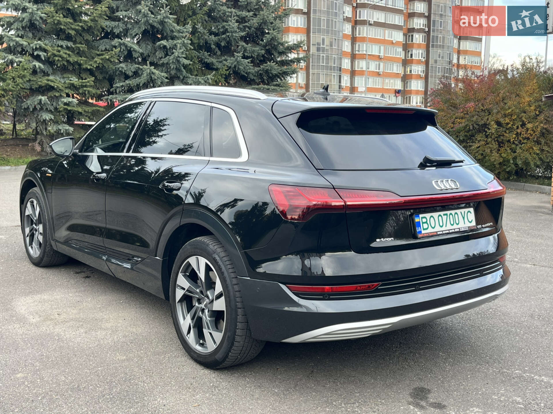 Audi e-tron 2018 VIN WAUZZZGE1KB002153 фото оголошення 9 з 52